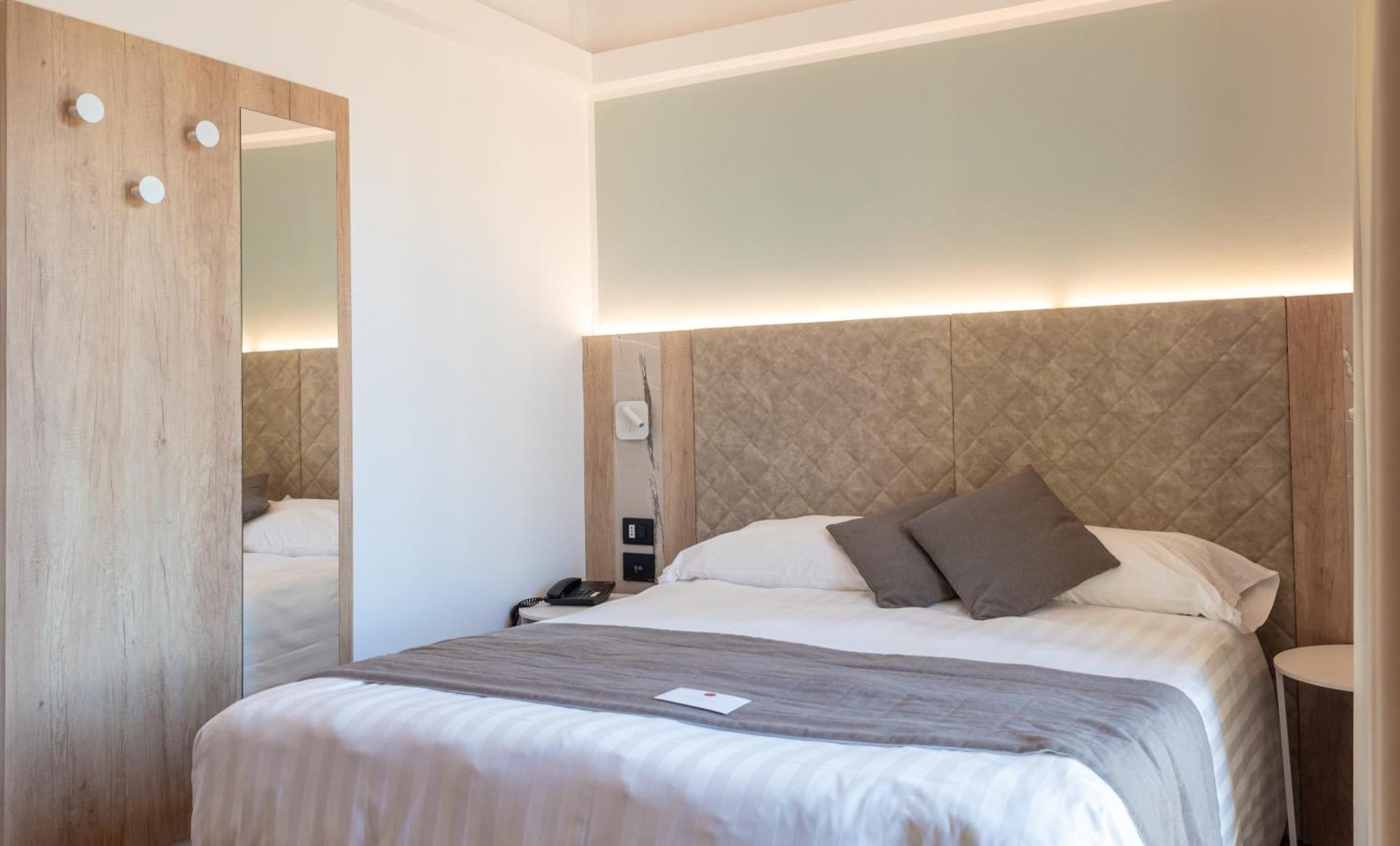 Double or Twin Room Side Sea View