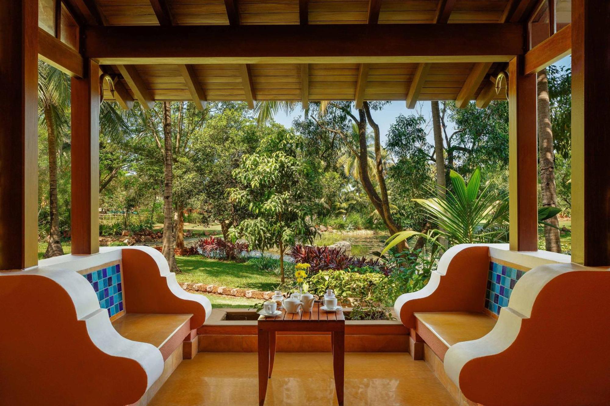 Garden View Premium, Guest room, 1 King or 2 Twin/Single Bed(s), Facilities access, Pool access