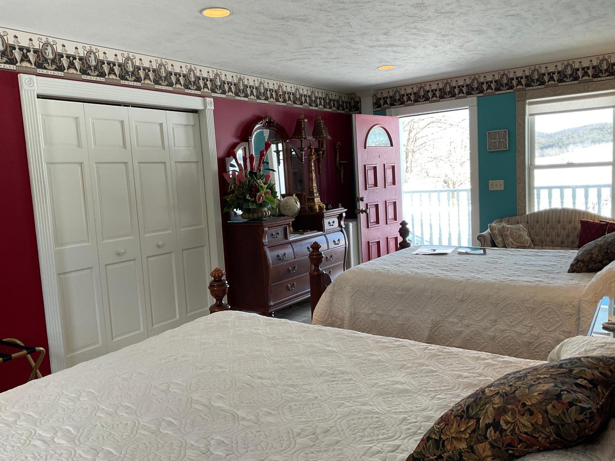 Deluxe Queen Room