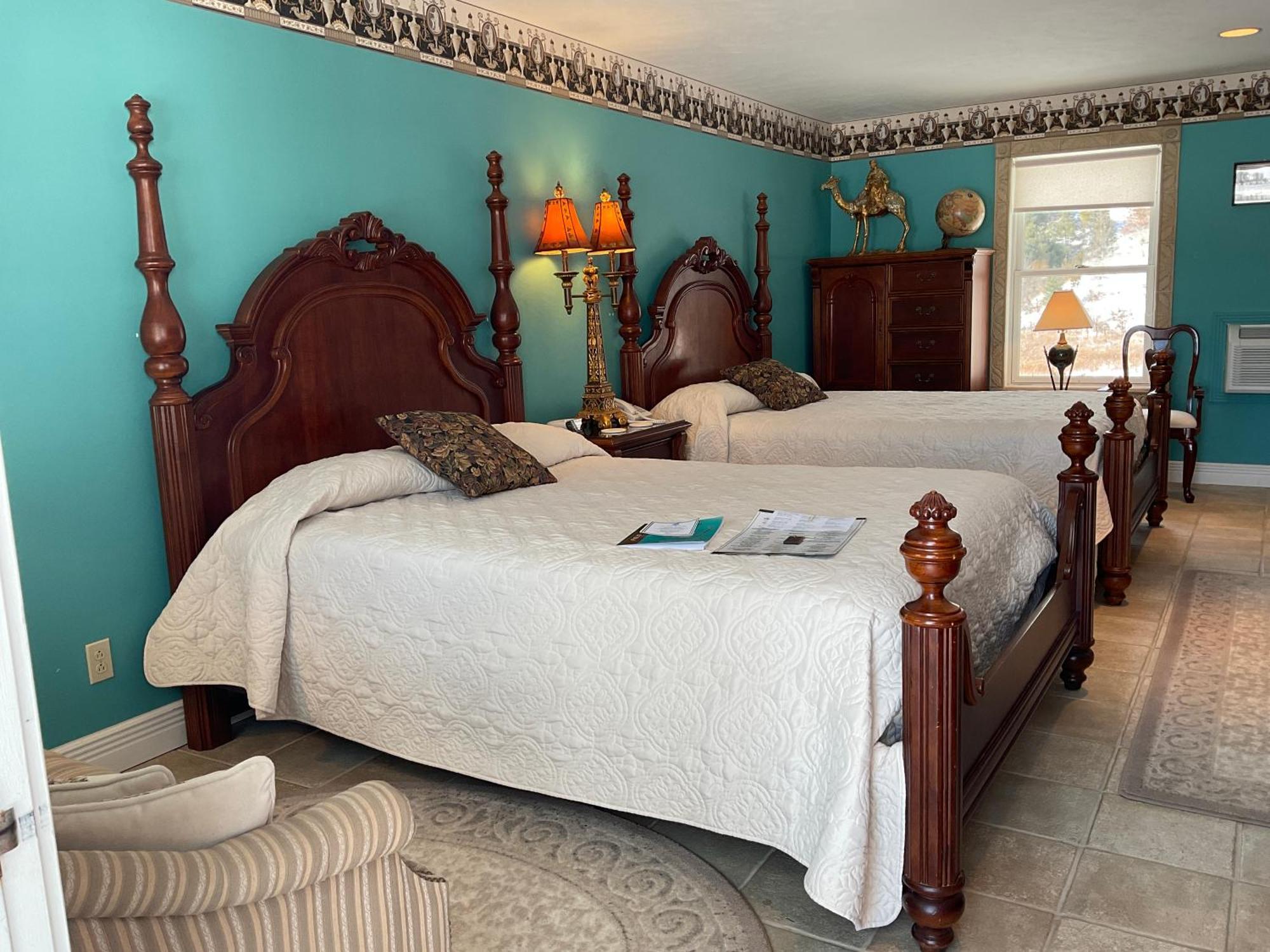 Deluxe Queen Room