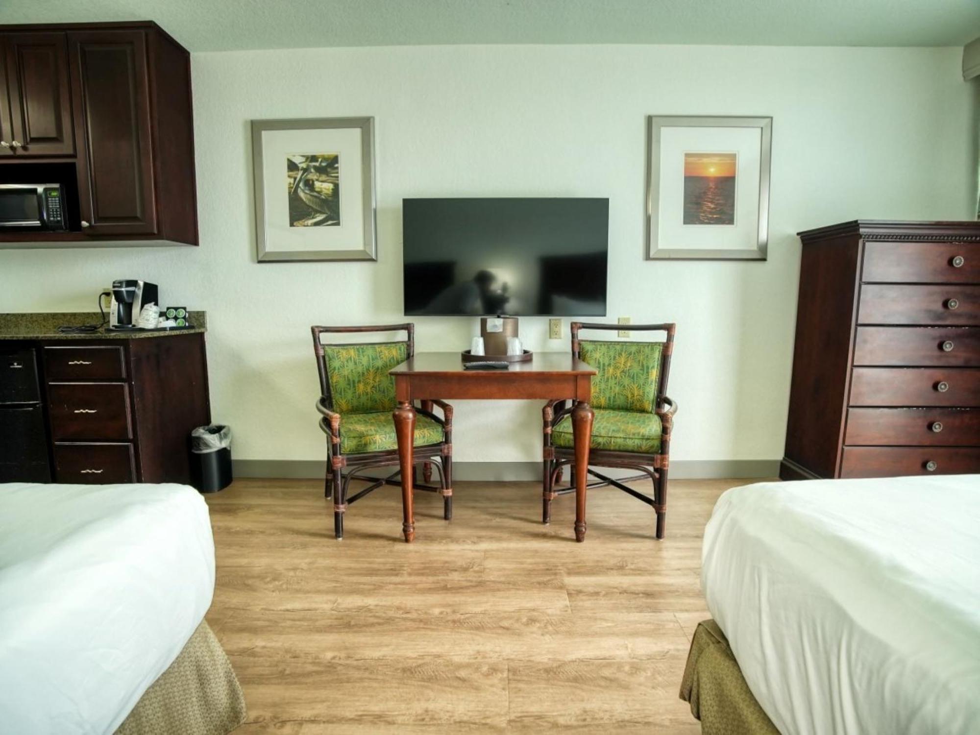 Queen Room Two Queen Beds Marina View Non-Smoking