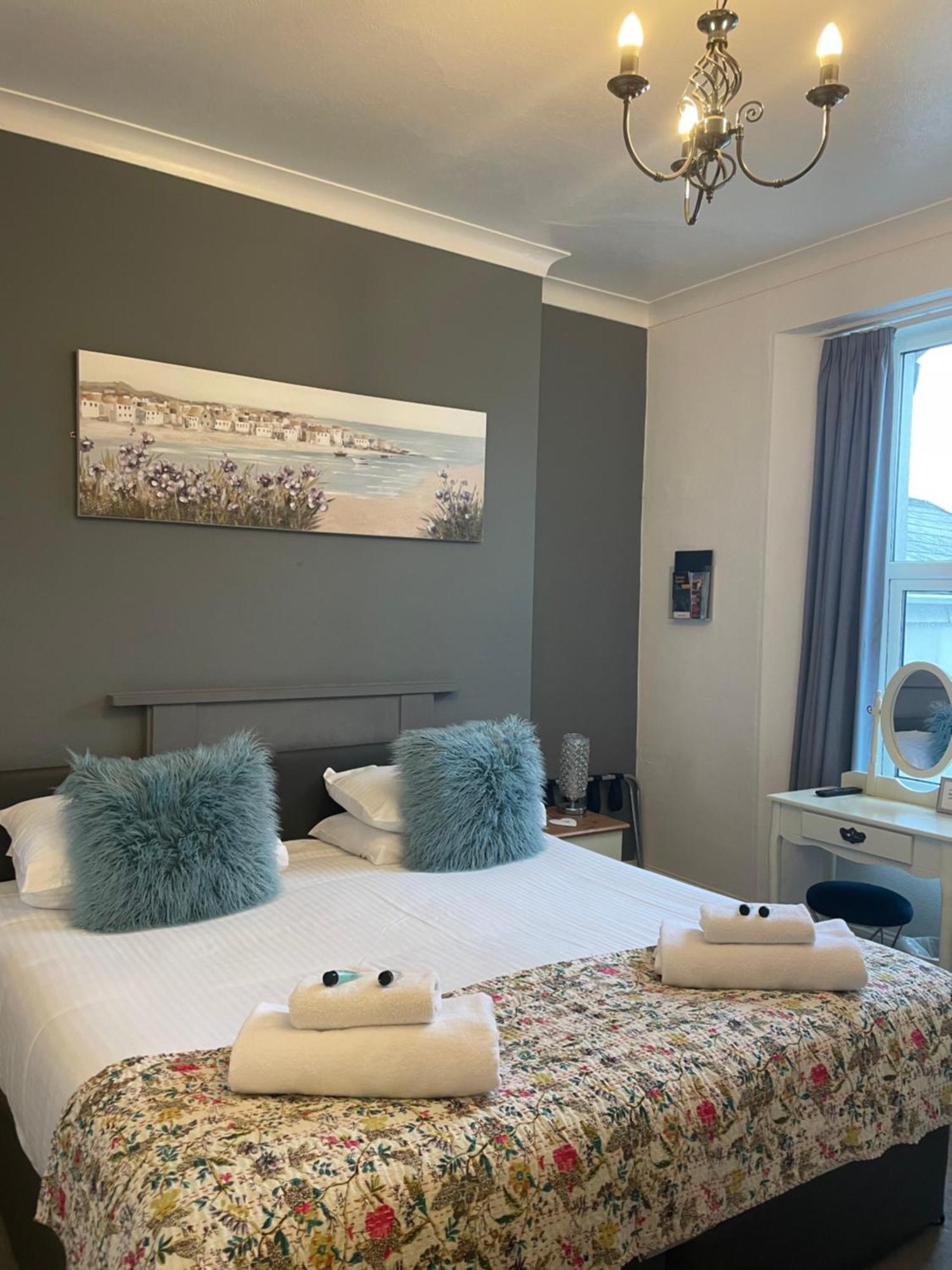 Double Room Private Bathroom