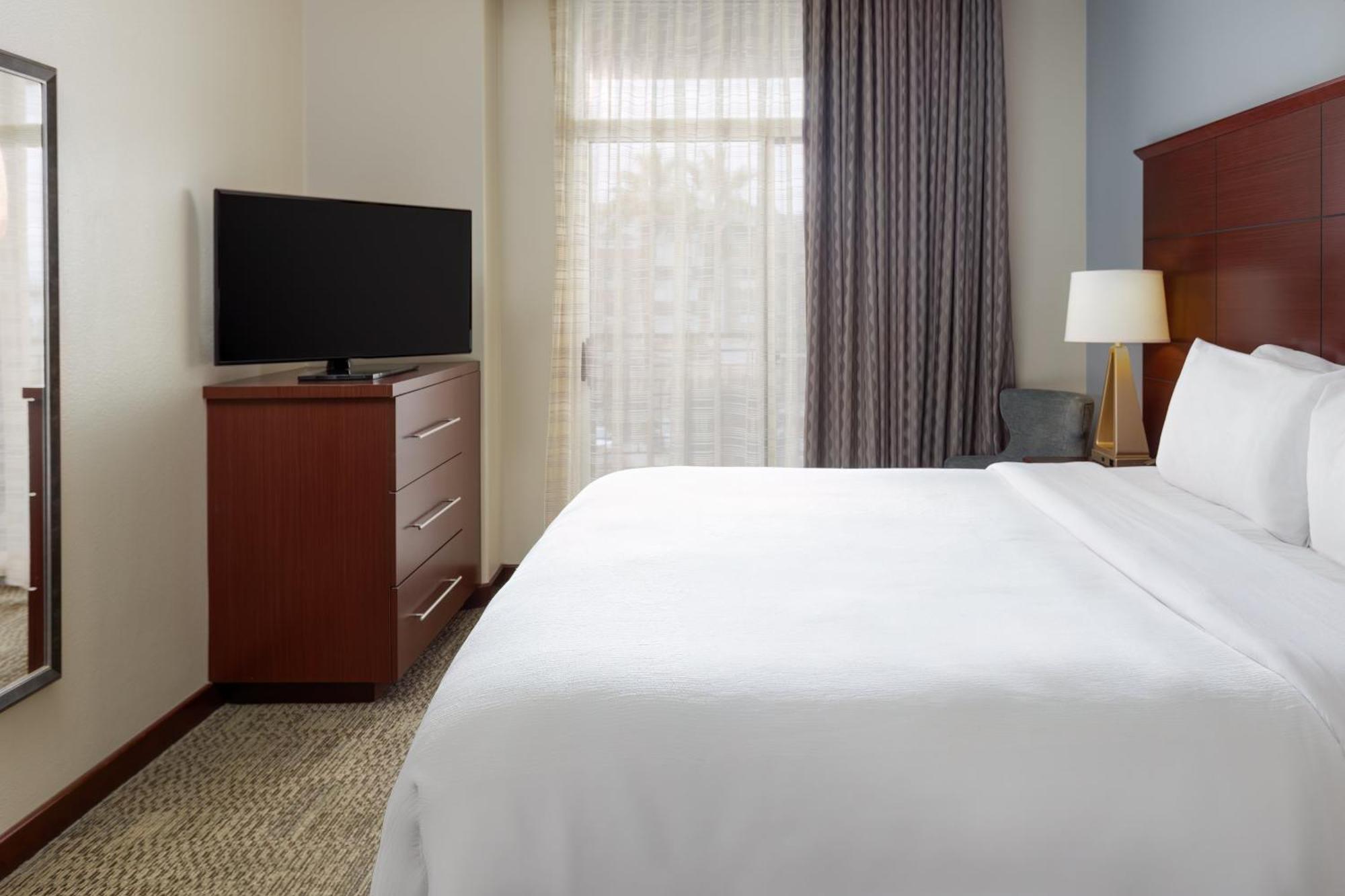 One-Bedroom King Suite - Disability Access