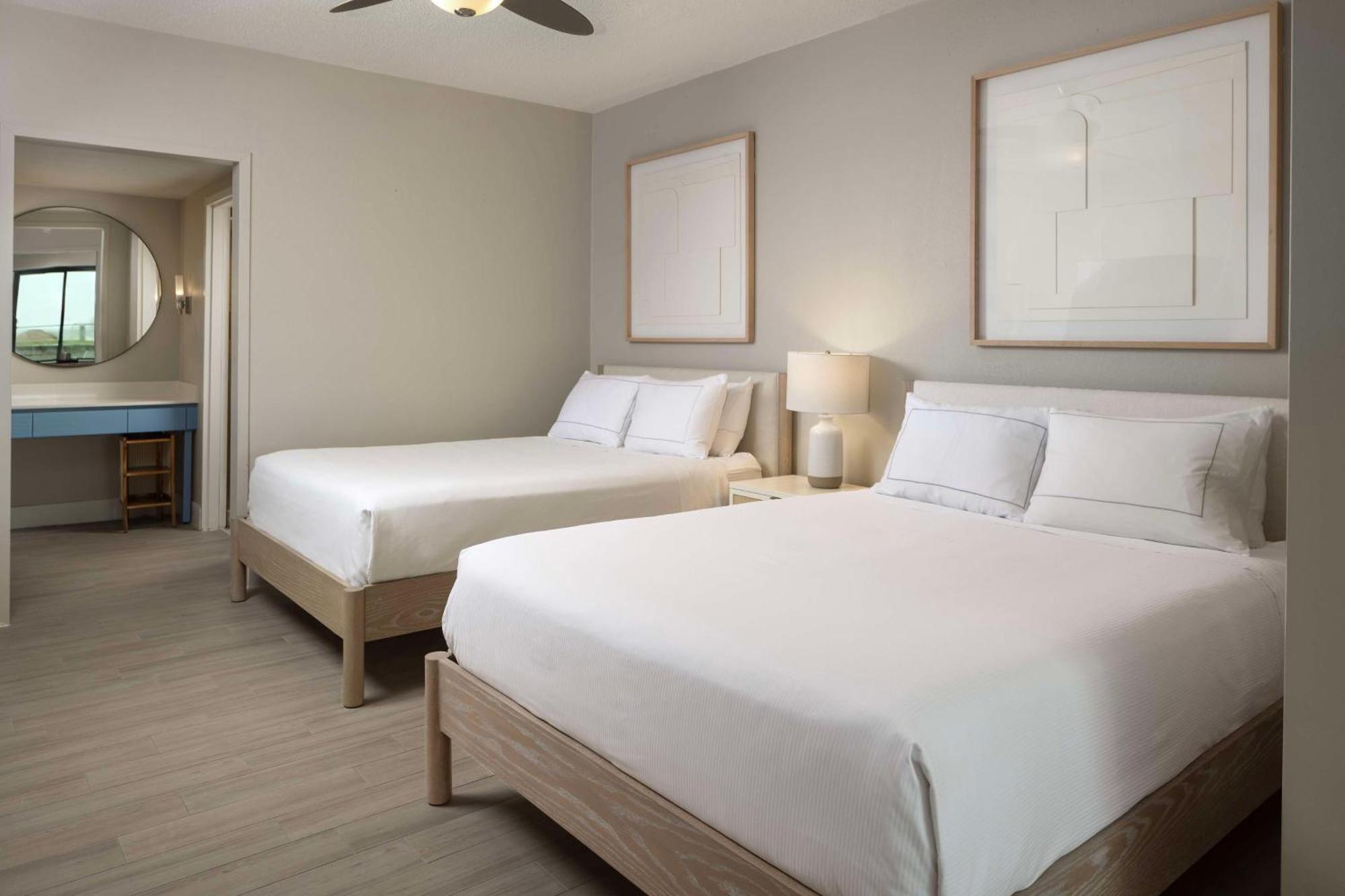 One-Bedroom Queen Suite