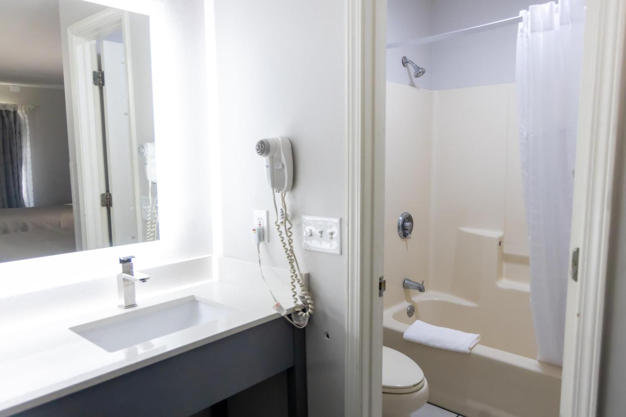 King Room - Accessible/Non-Smoking