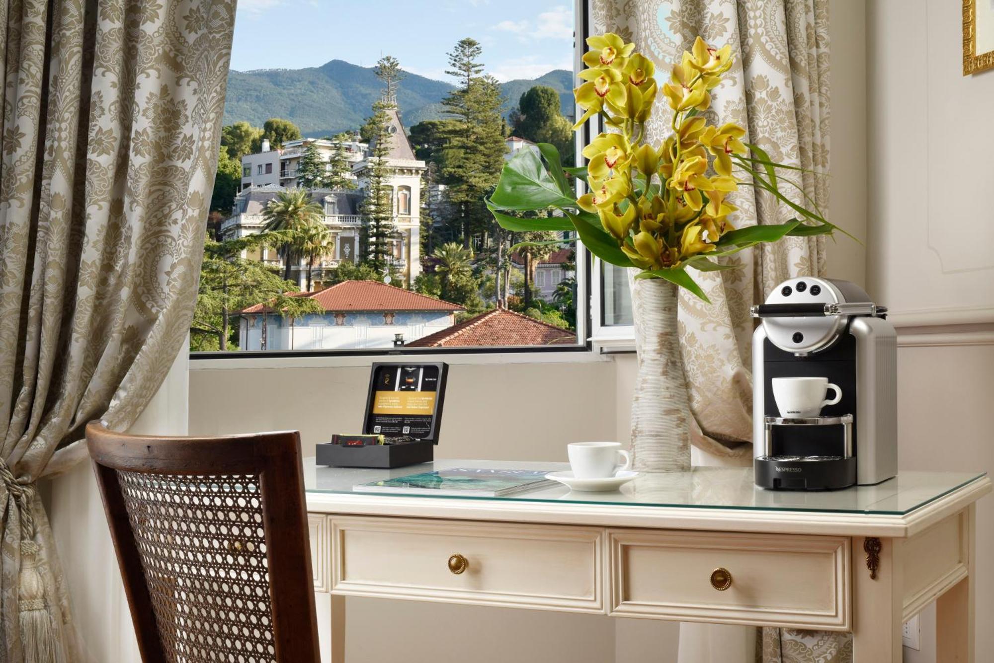 Junior Suite with Hill View