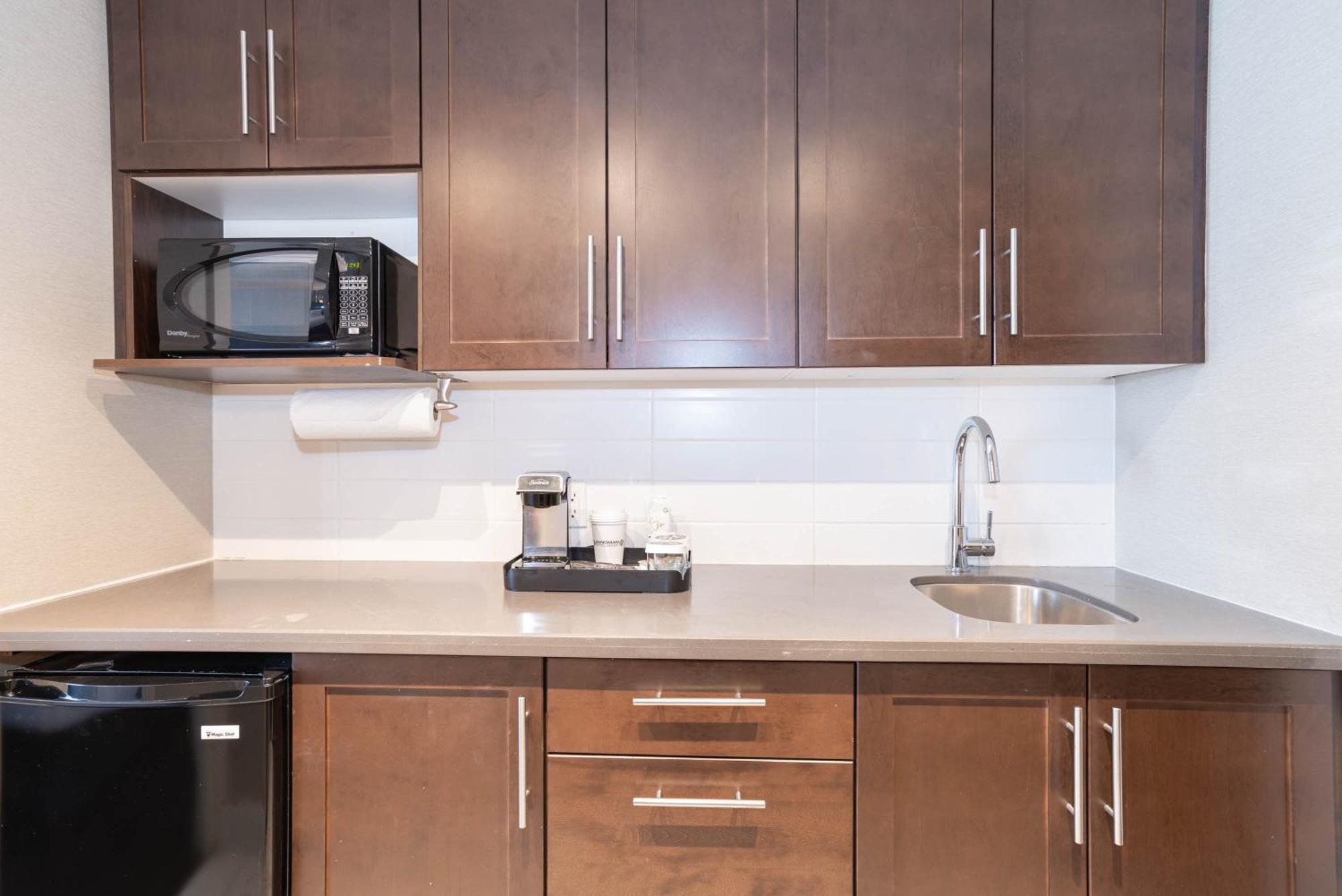 Family Suite 1 King Bed 2 Single Beds Kitchenette