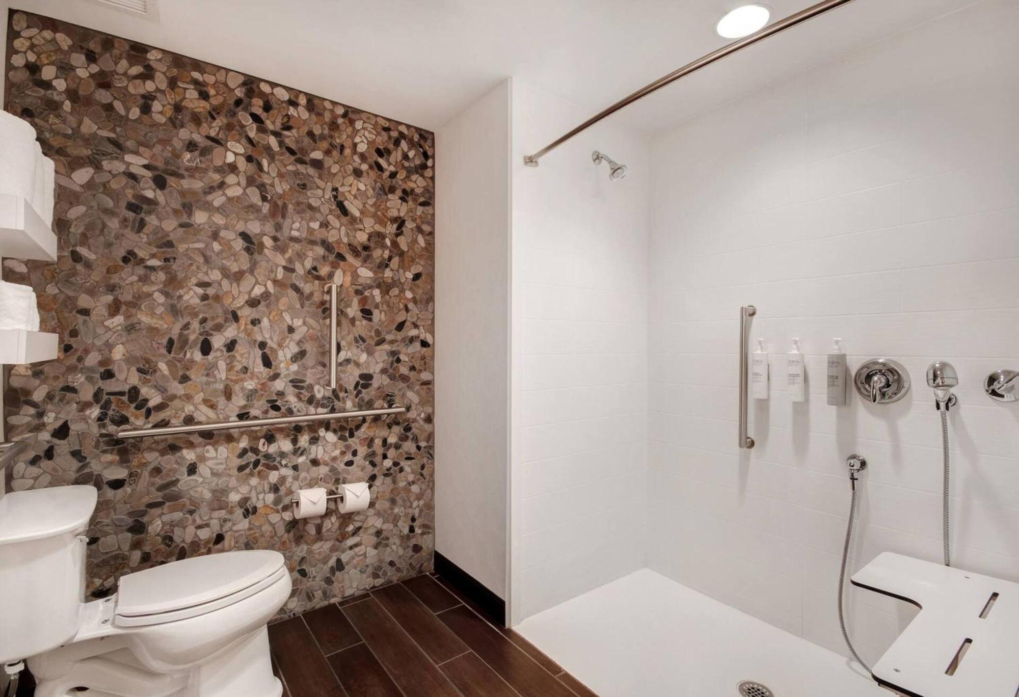 Queen Room with Two Queen Beds and Roll-In Shower - Mobility Access