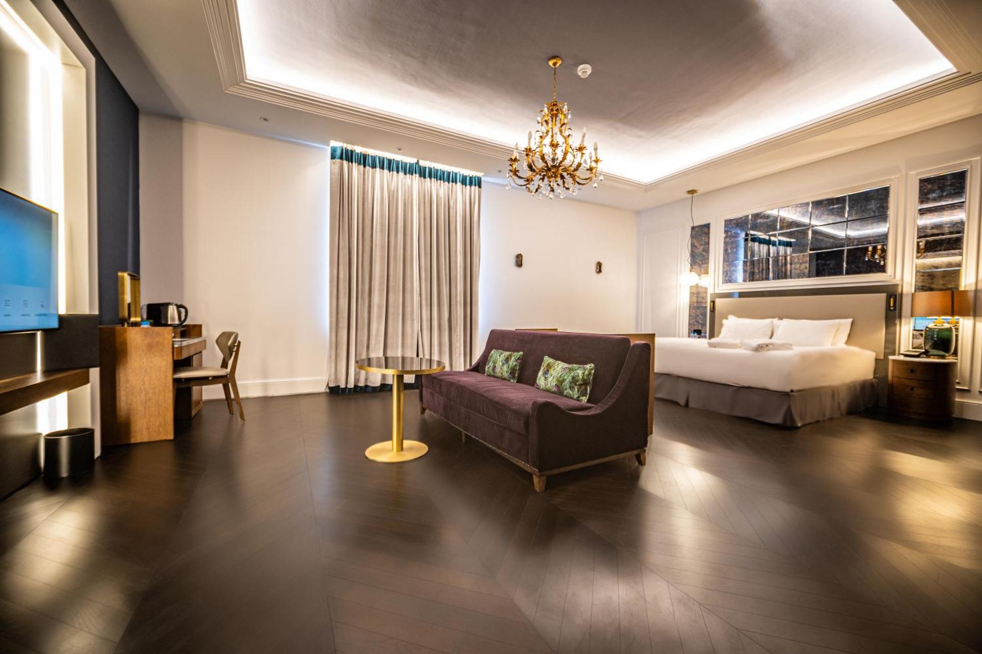 1 Bedroom Junior Suite 1 King bed City view