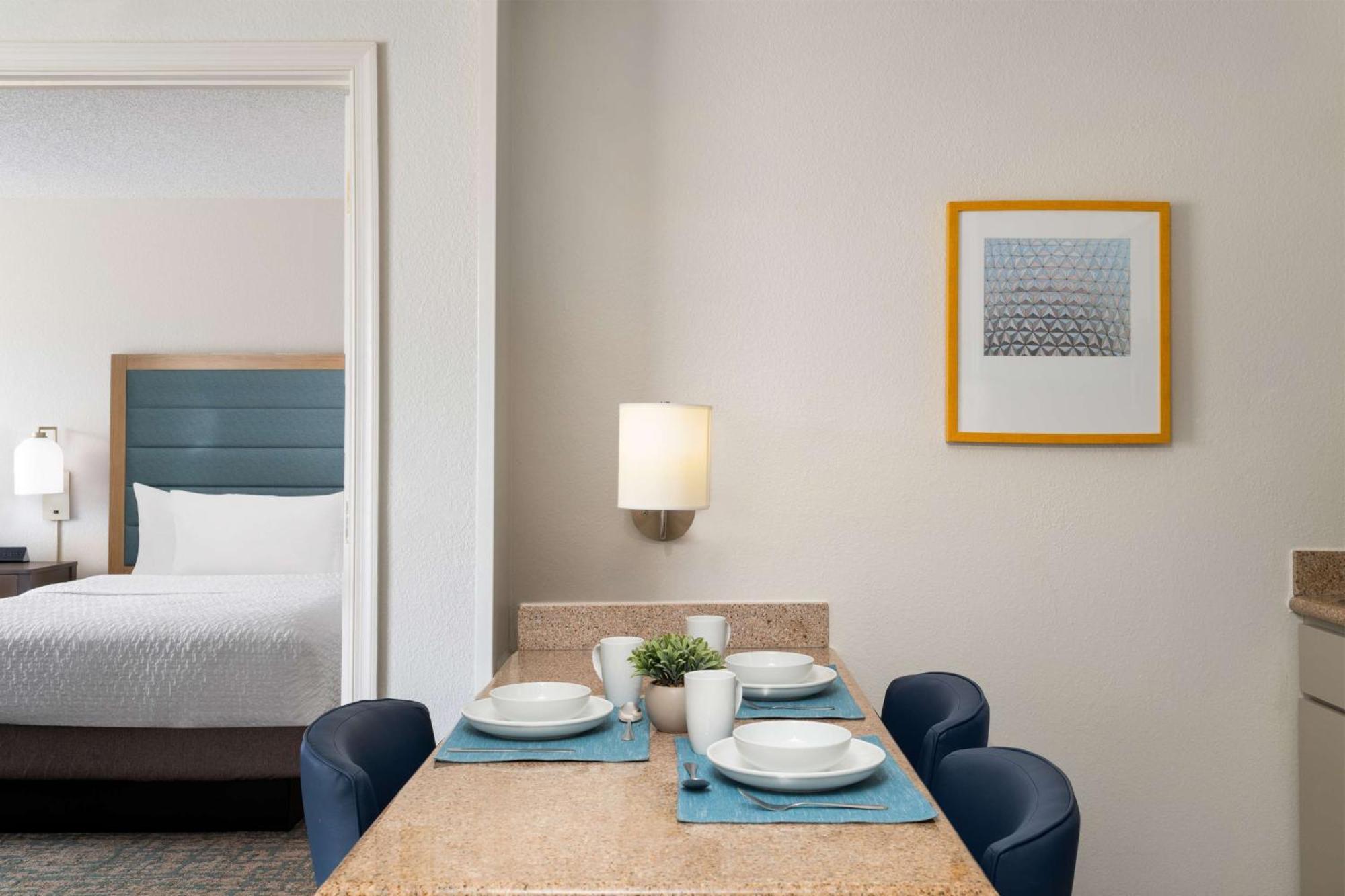One-Bedroom King Suite - Non-Smoking