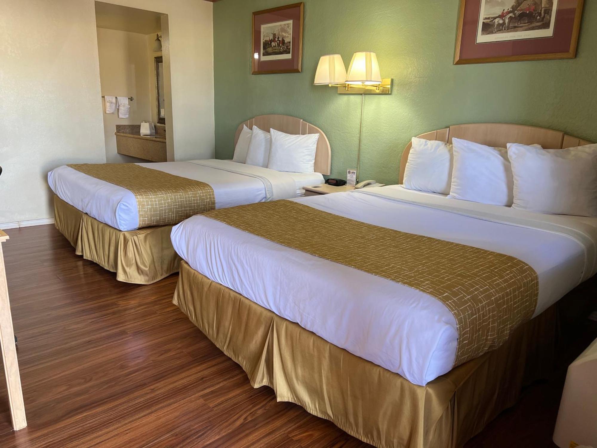 Queen Room Two Queen Beds Non-Smoking