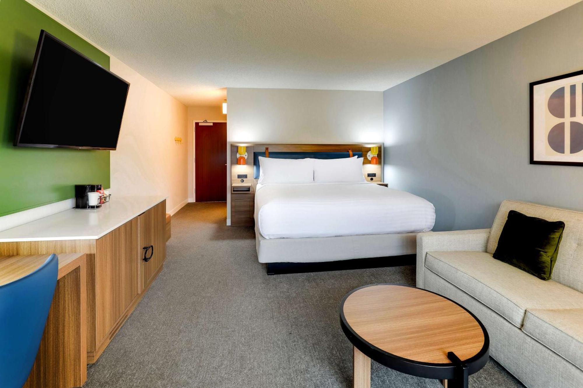 Water View Guestroom King