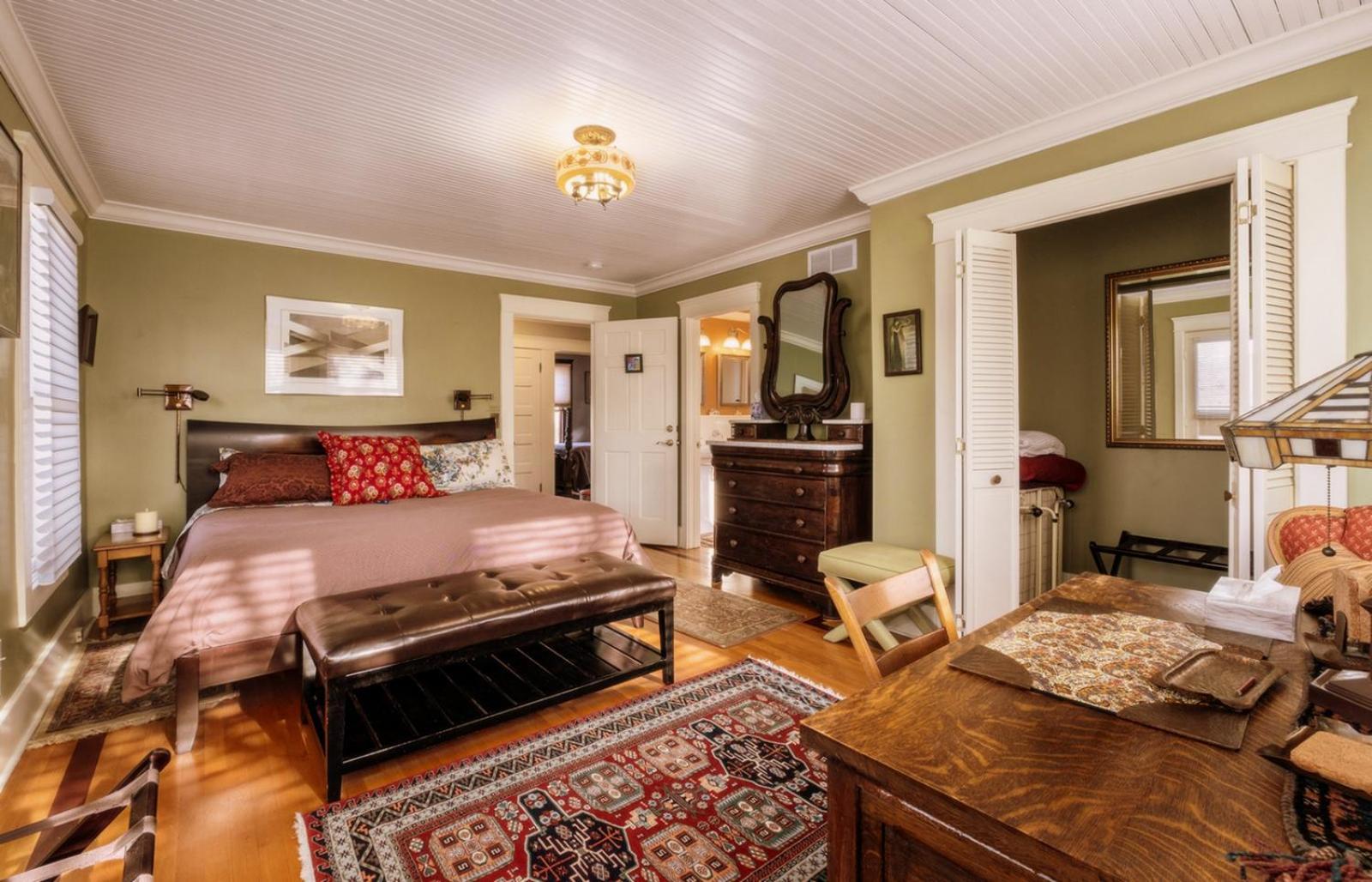 Deluxe King Room