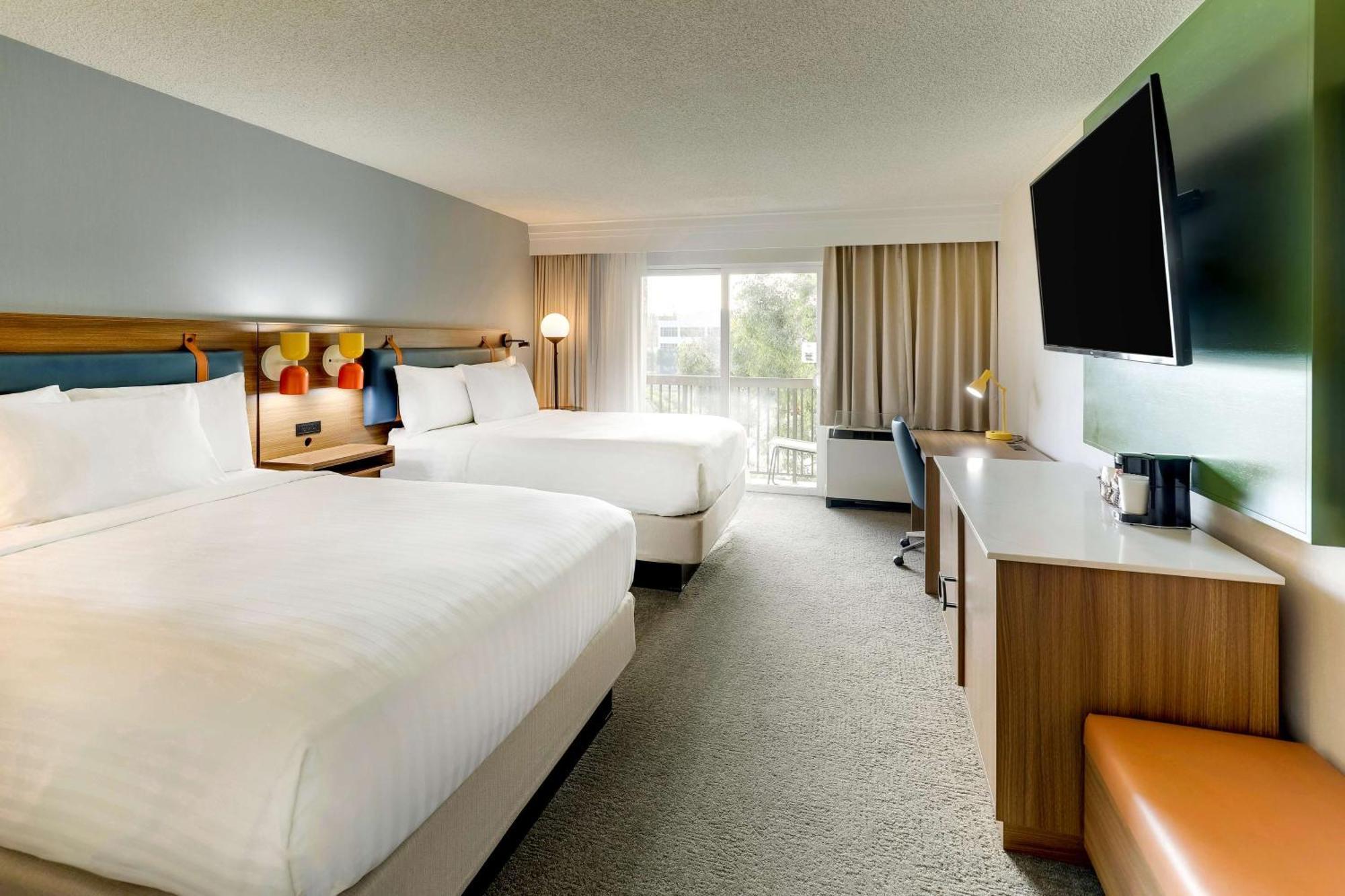 Water View Guestroom Two Queens