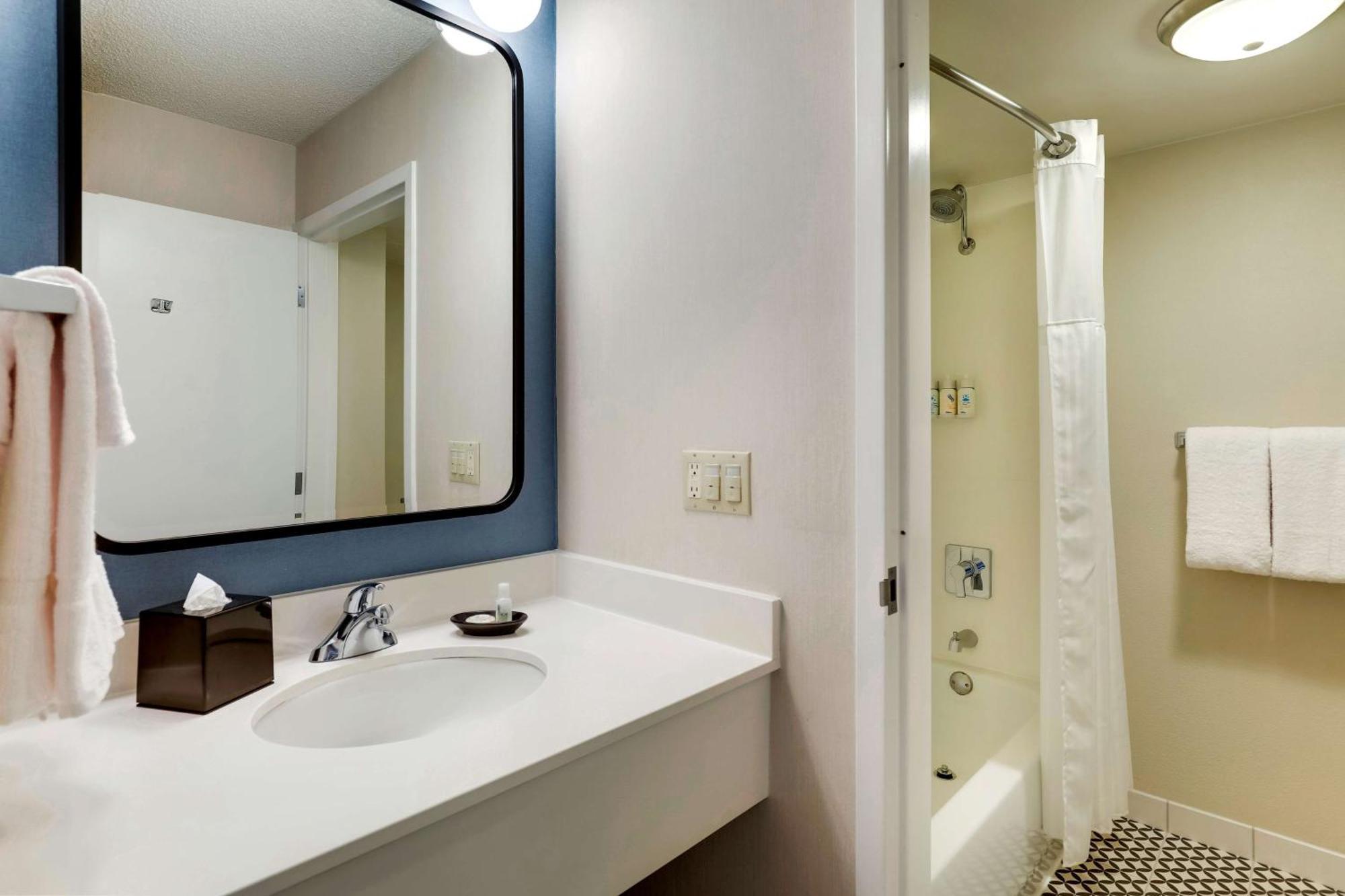 Hearing Accessible Guestroom King