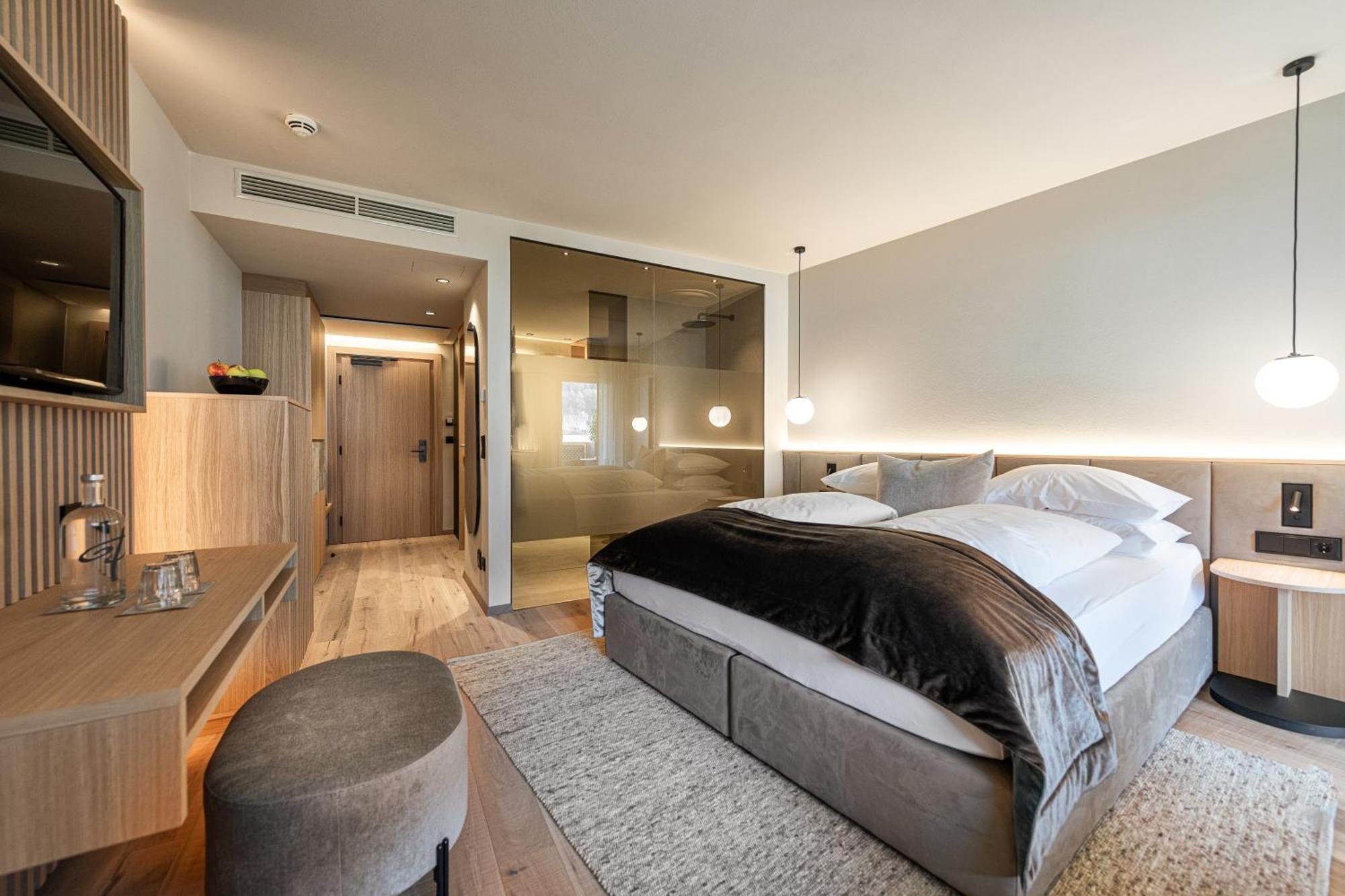 Deluxe Double Room,1588117894:JPEG