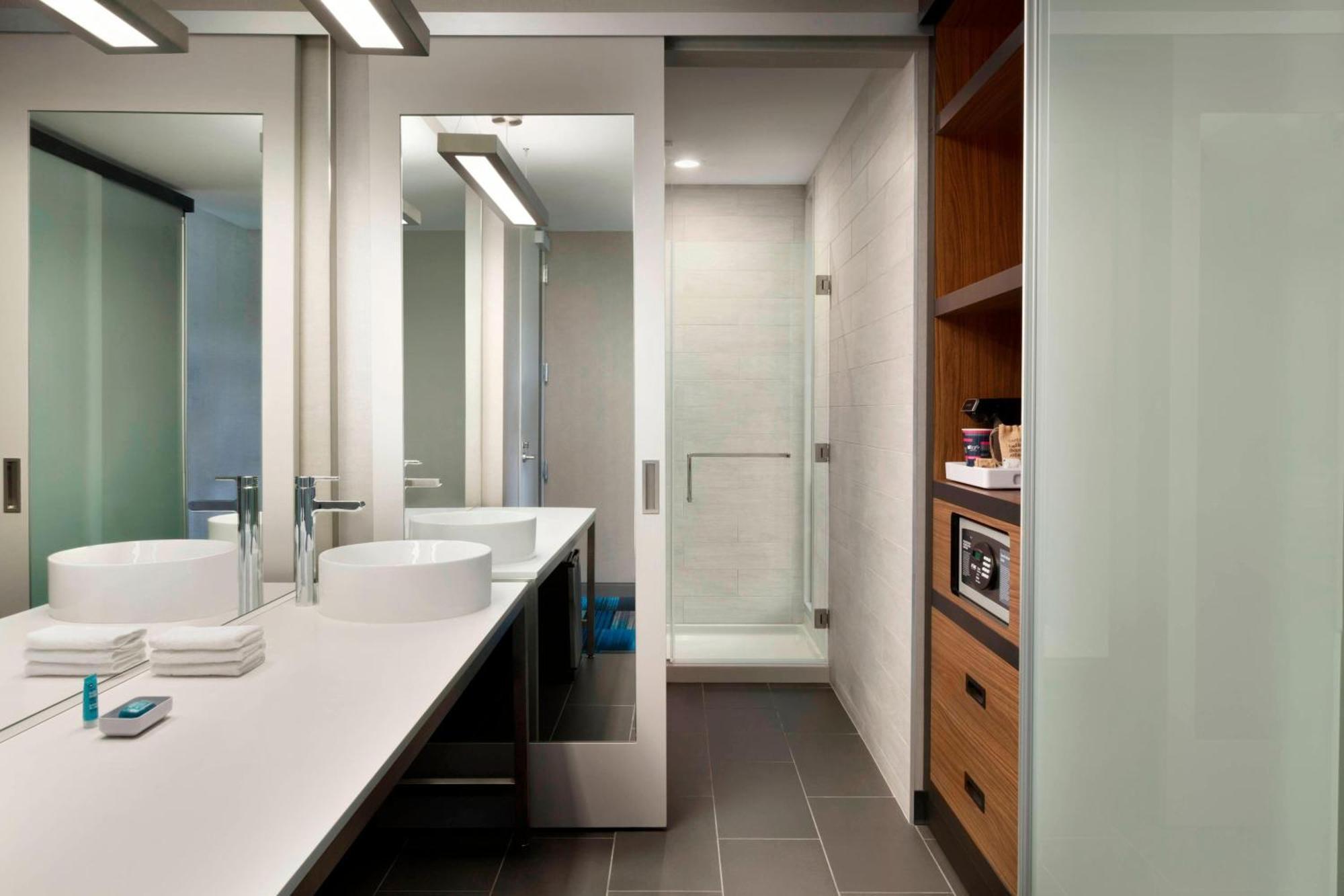 Guest room, 2 King (Hearing Accessible)