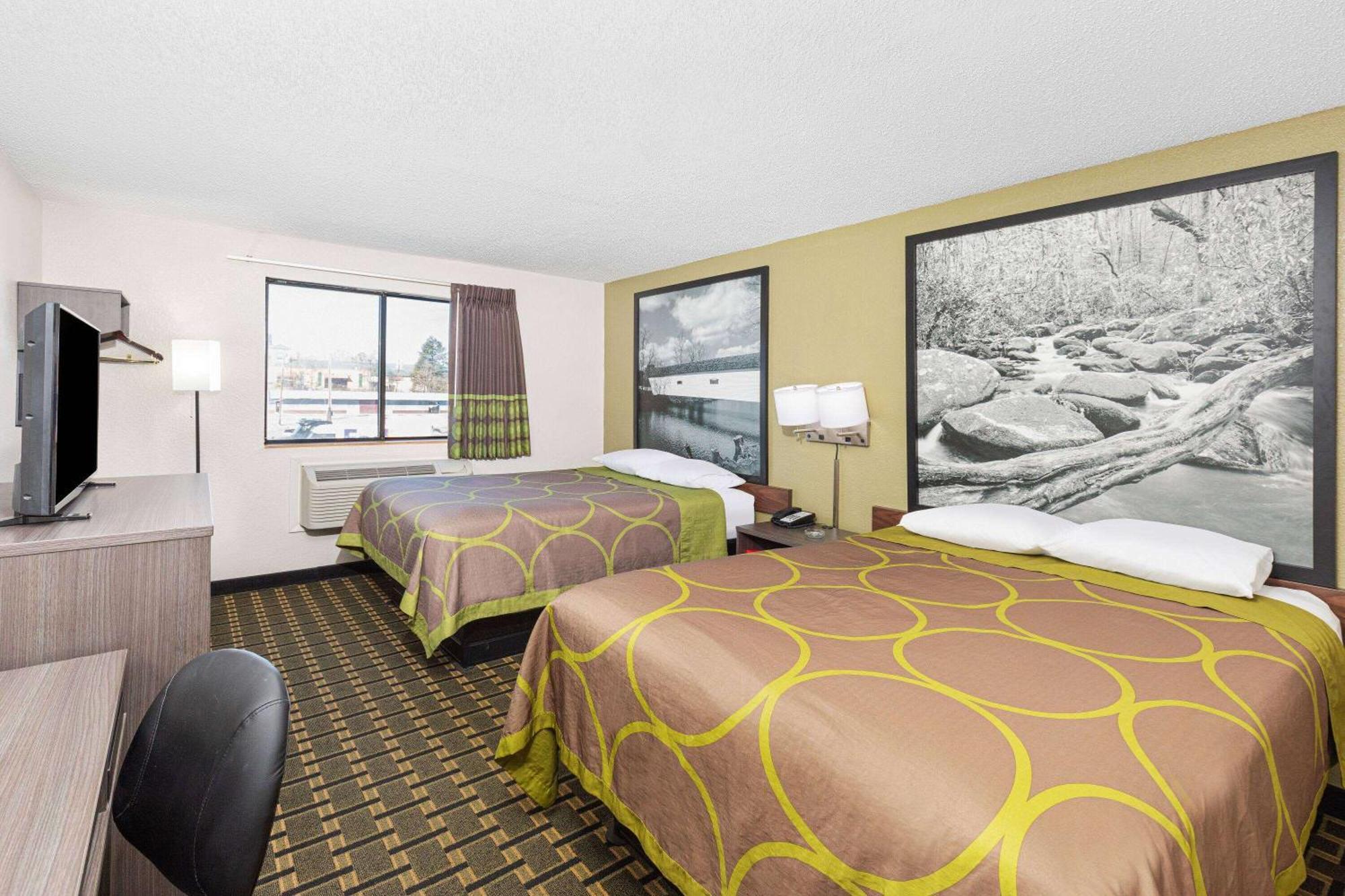 Queen Room with Two Queen Beds - Non-Smoking