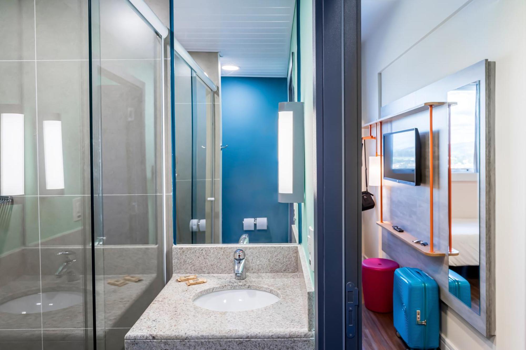 Quarto com 2 Camas de Solteiro
