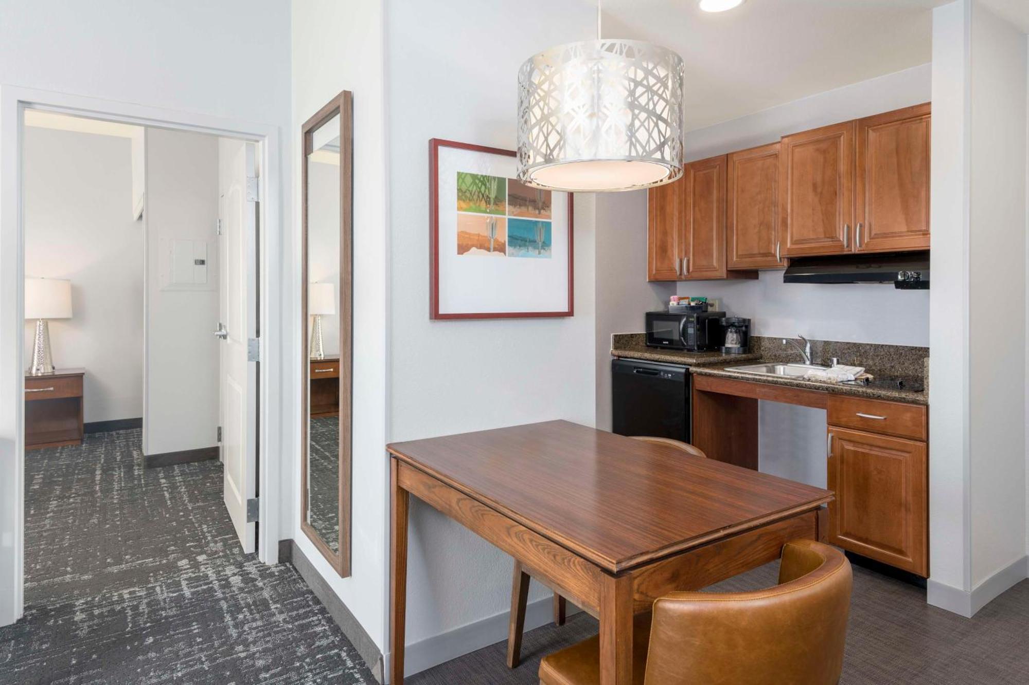 King Suite - Mobility Access/Non-Smoking