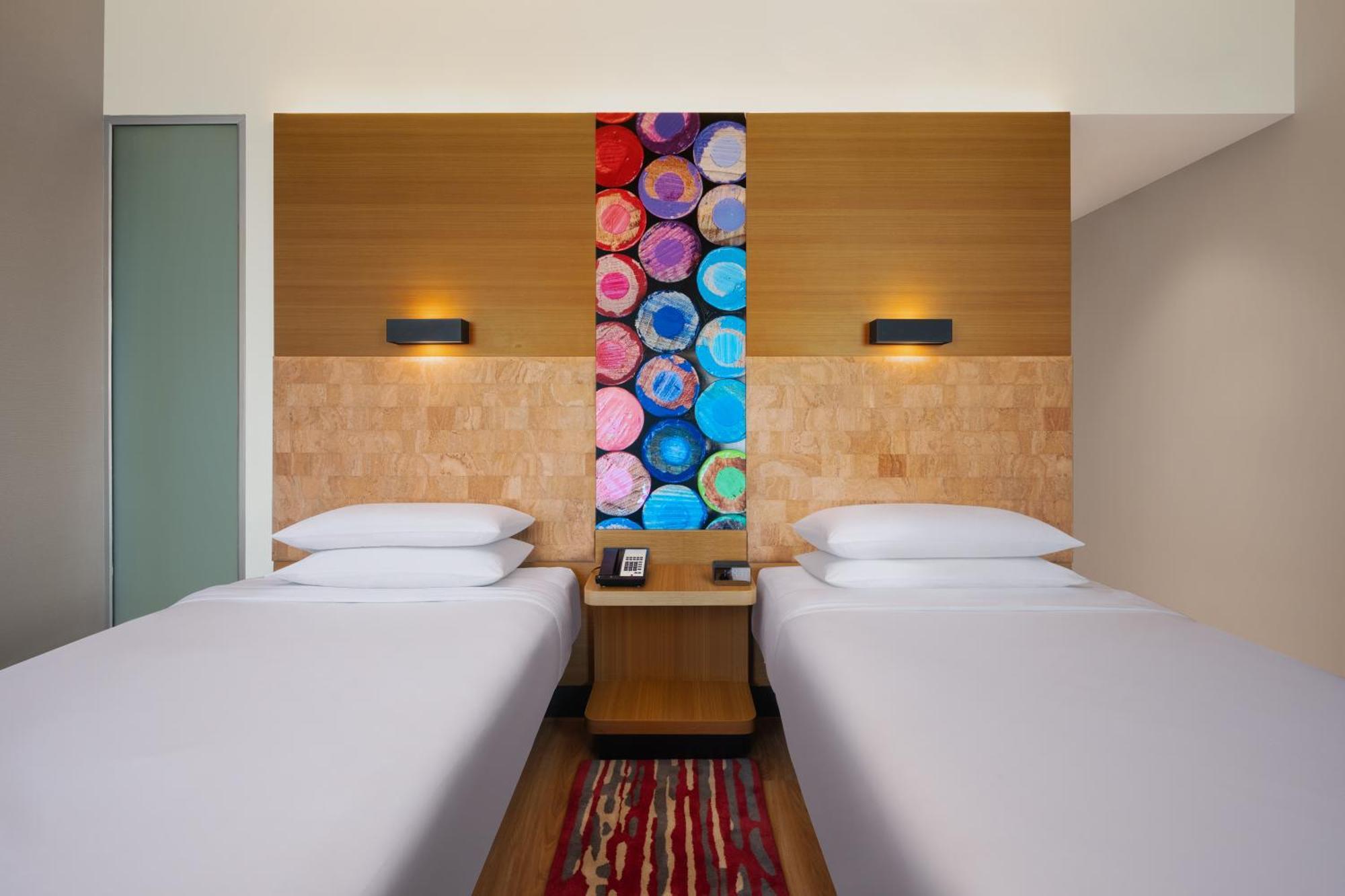 Guest room 2 Twin or Single Beds City view