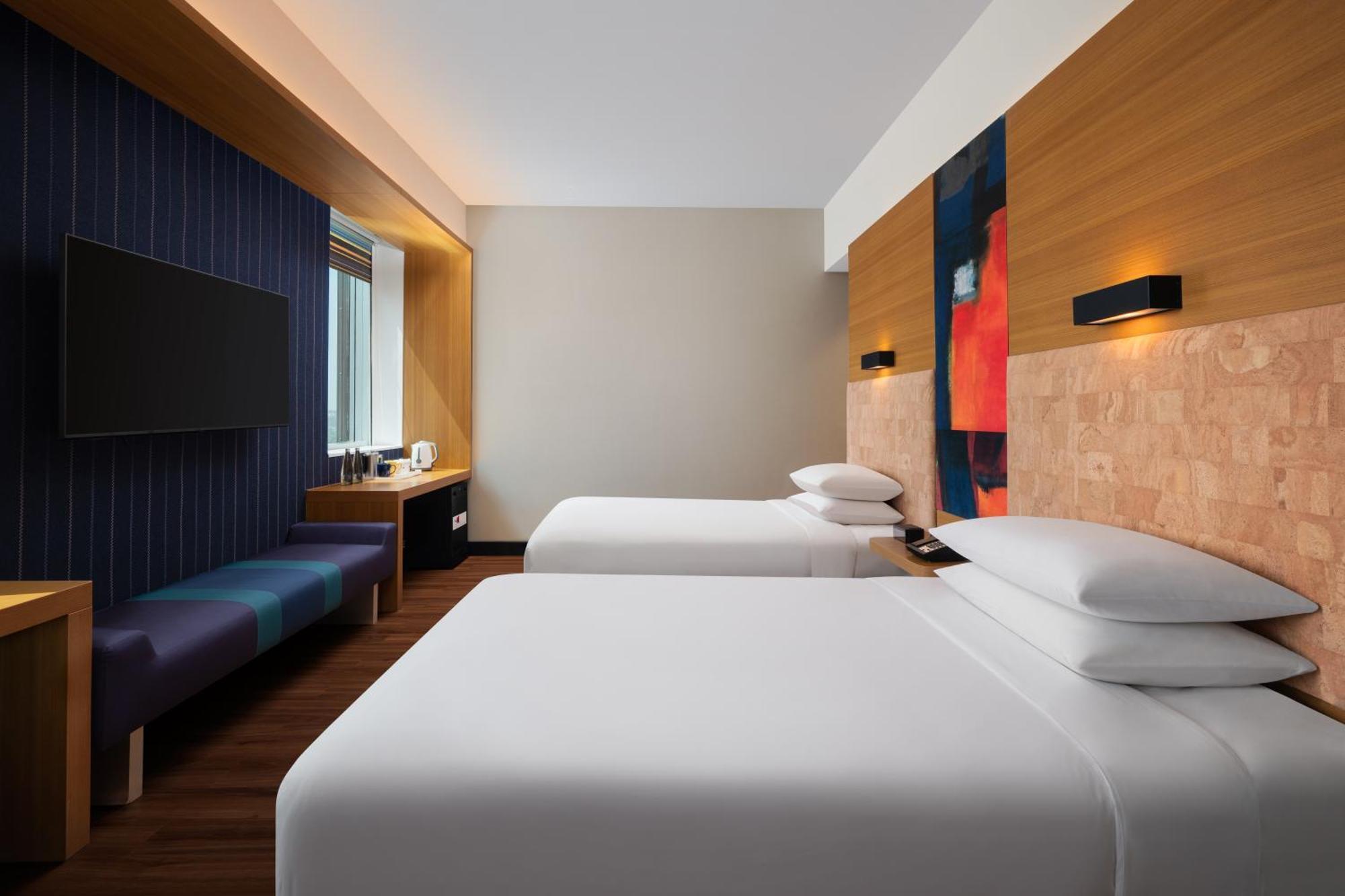 Guest room 2 Twin or Single Beds City view