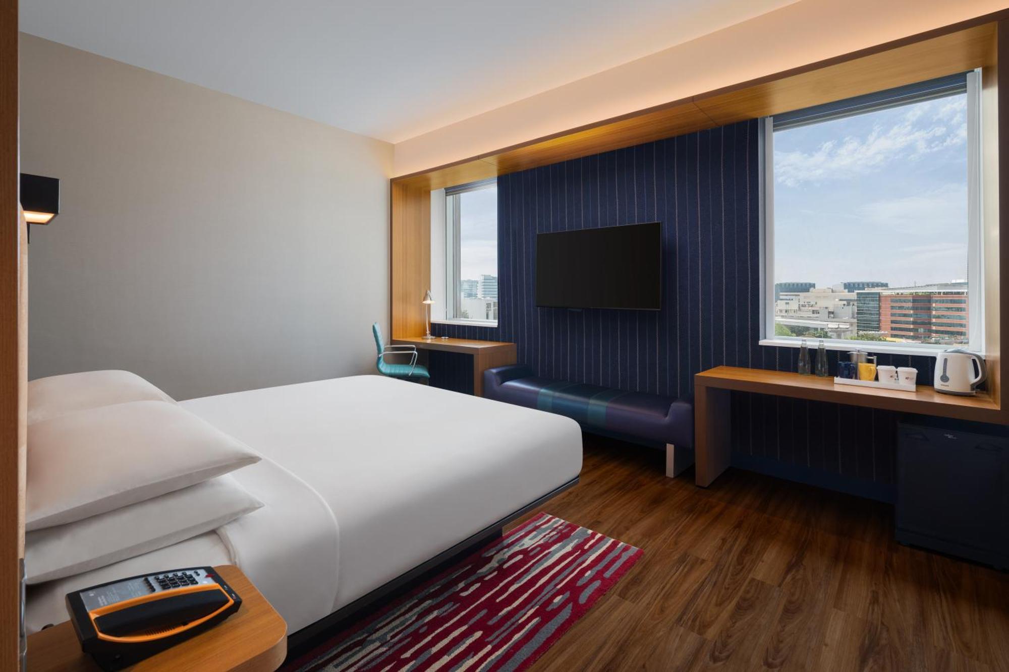 Guest Room 1 King City View