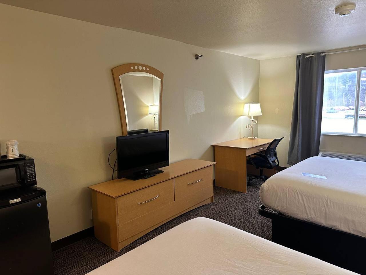 Queen Room Two Queen Beds Non-Smoking