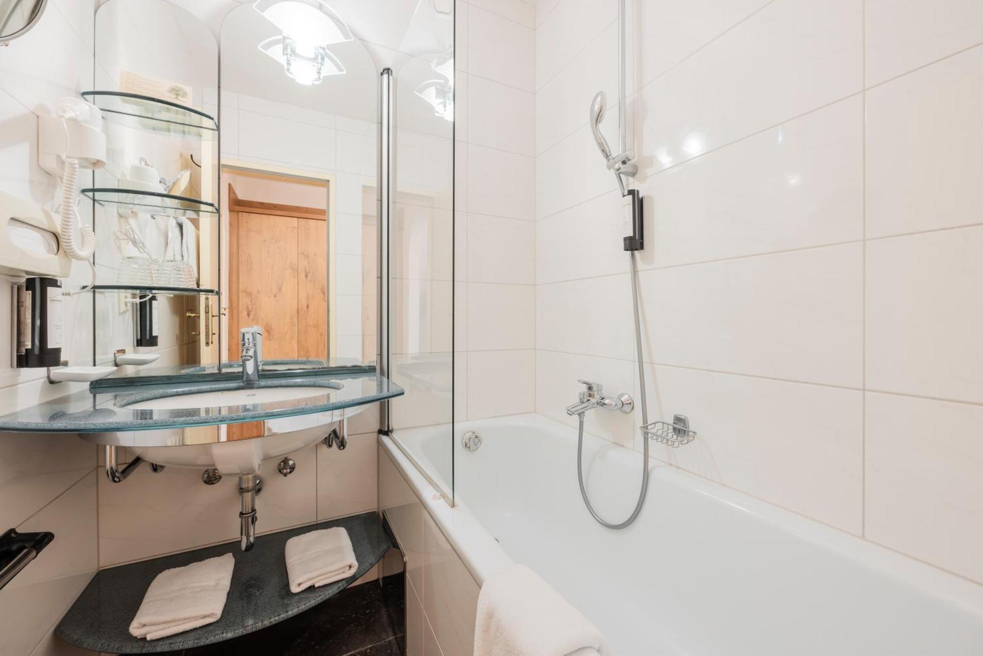 Doppelzimmer mit Balkon