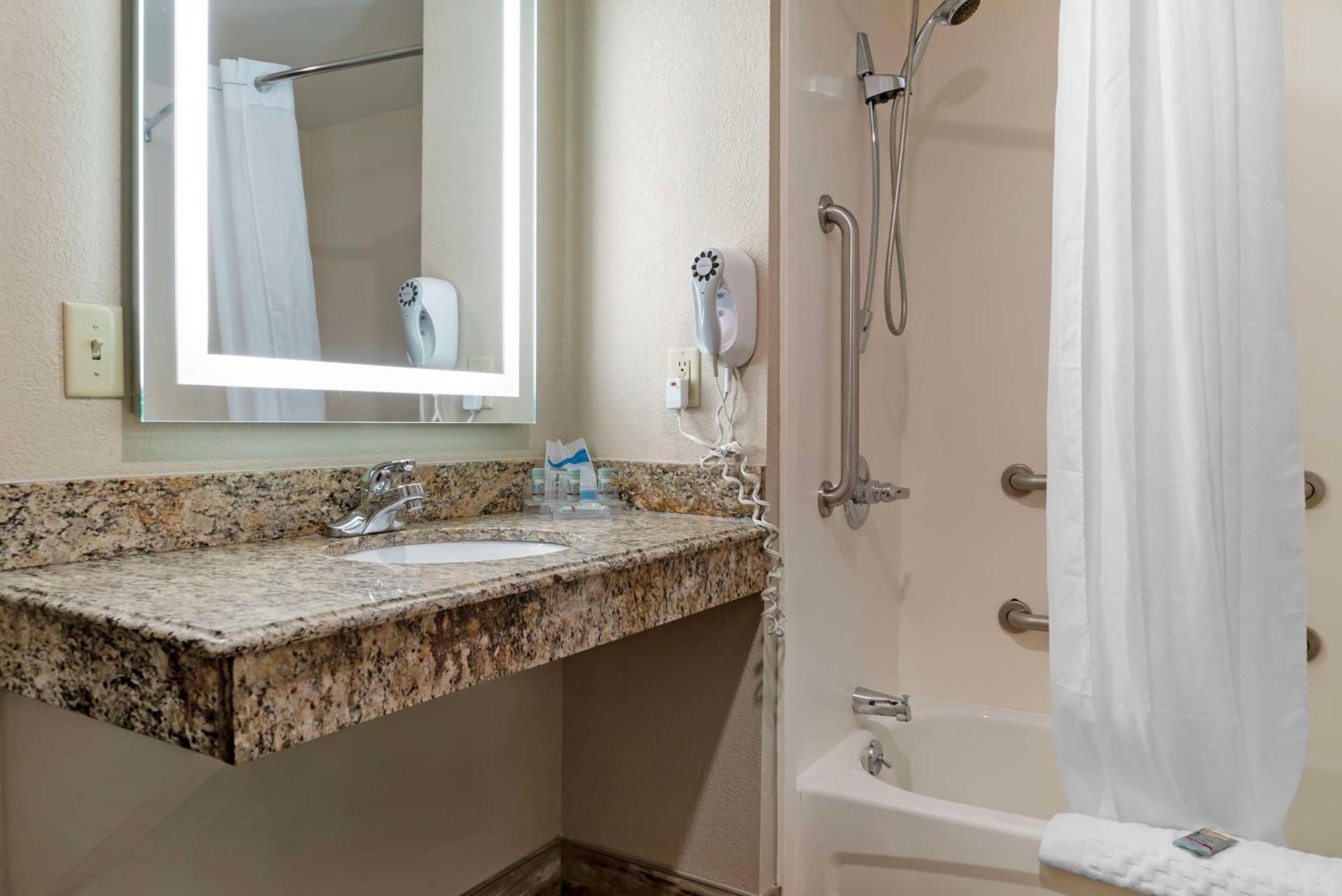 King Room with Bath Tub - Disability Access/Non-Smoking
