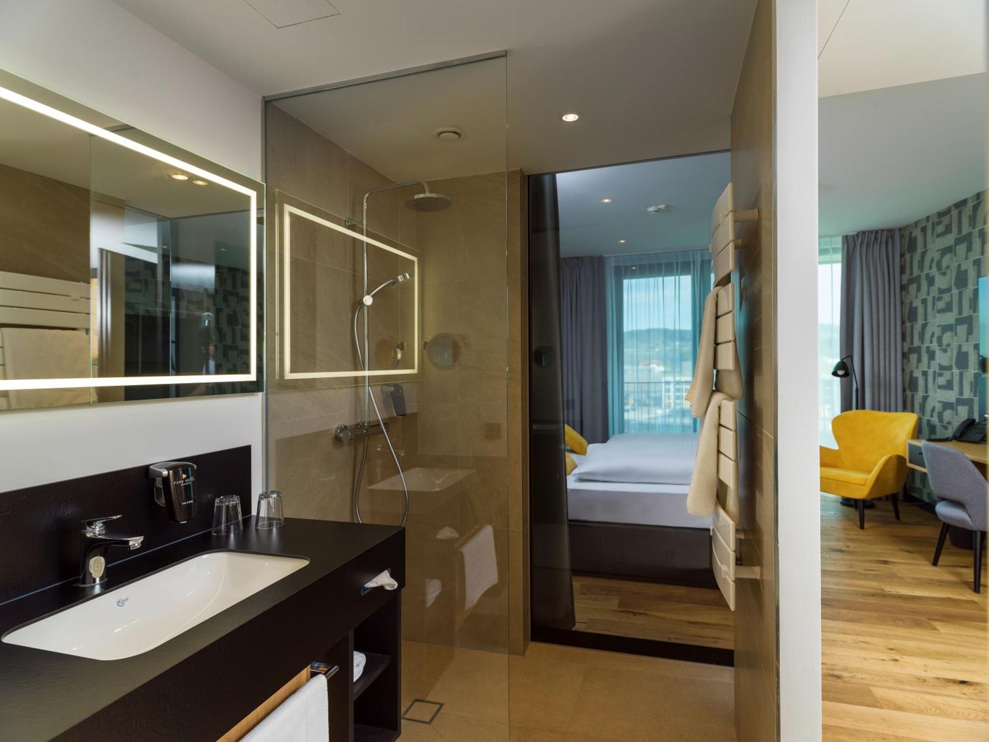 Business Zweibettzimmer mit Schlafsofa und Balkon