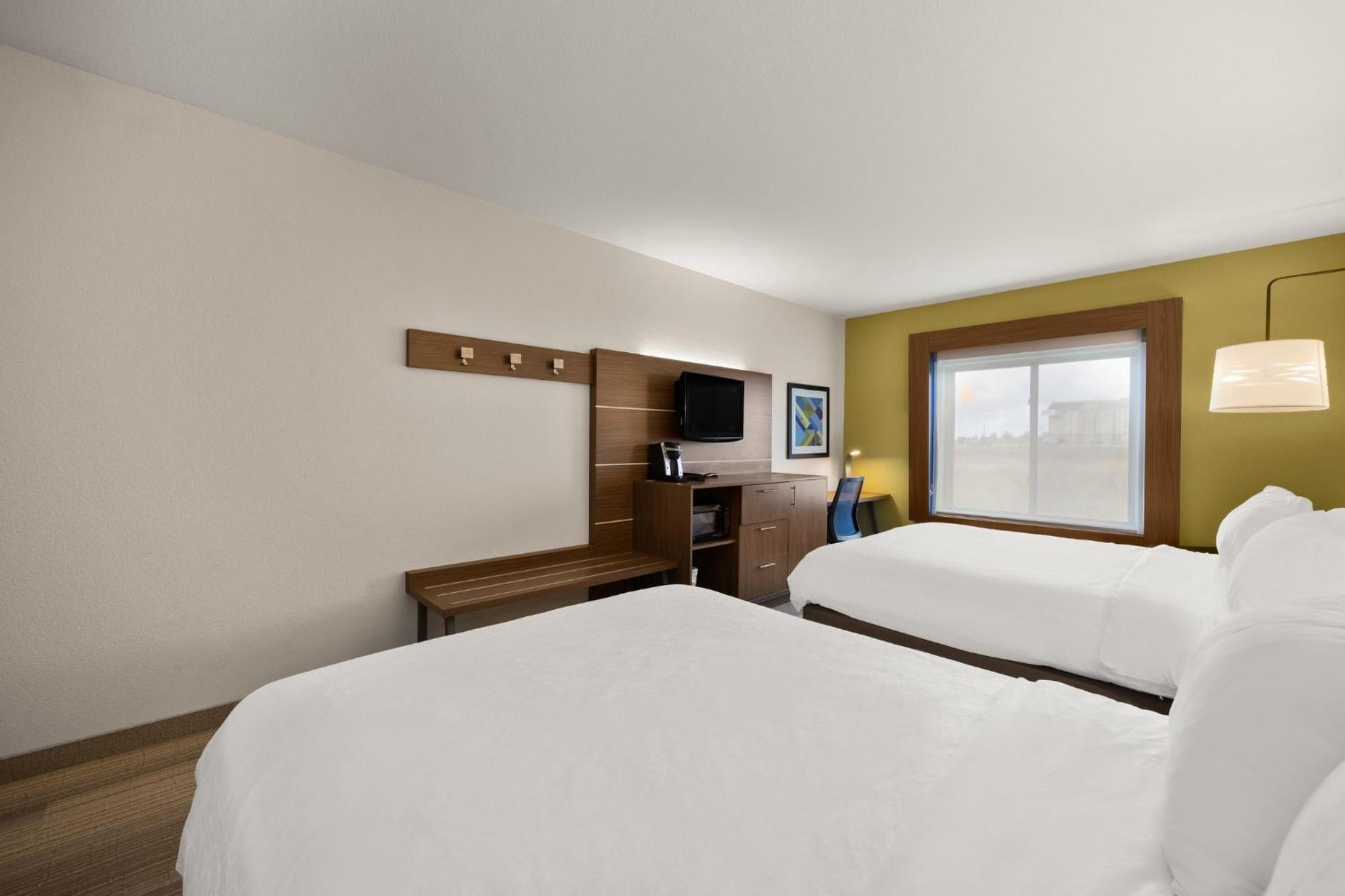 Queen Suite Two Queen Beds