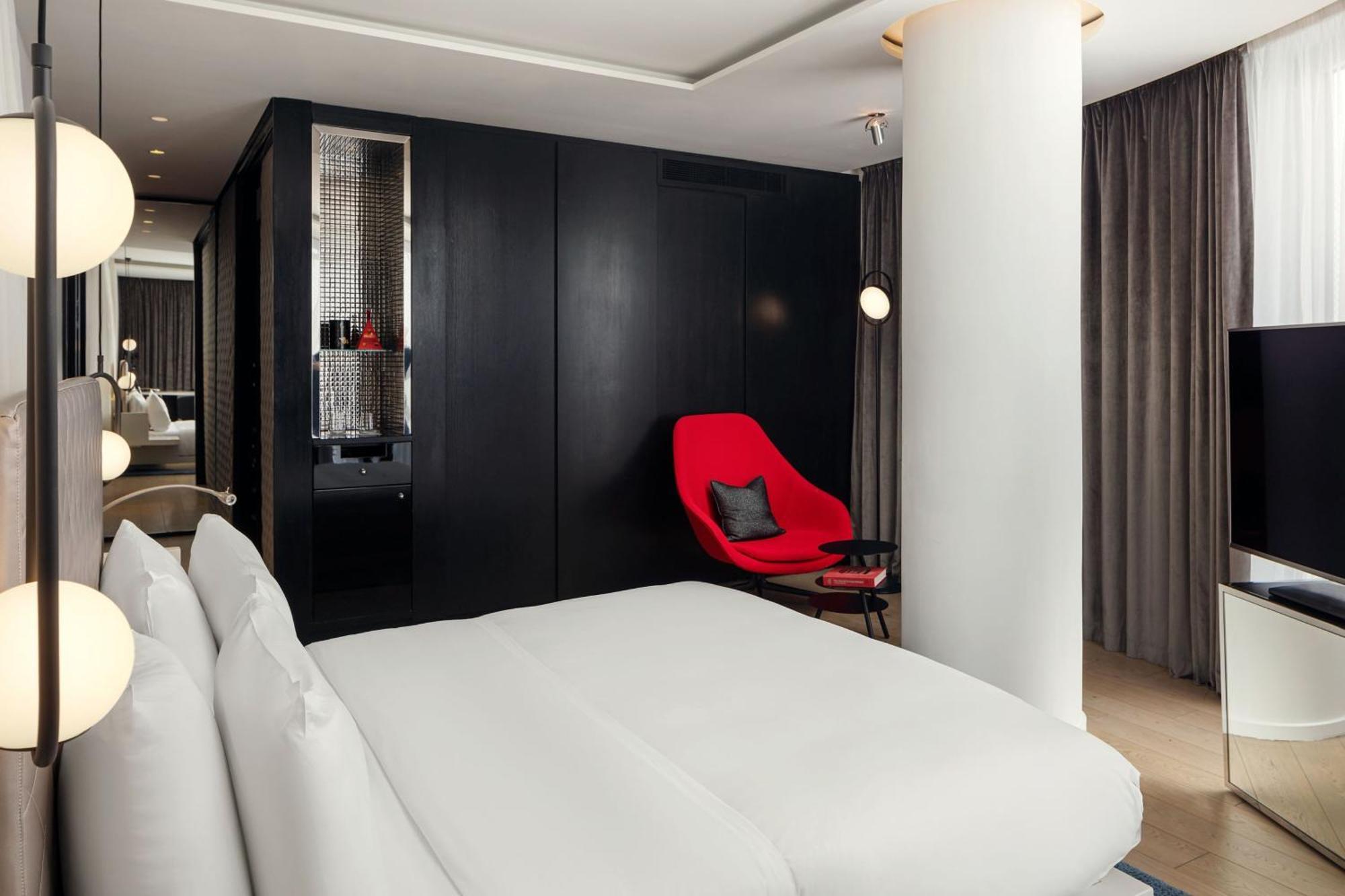 Corner Studio Suite Divided Bathroom One King Bed