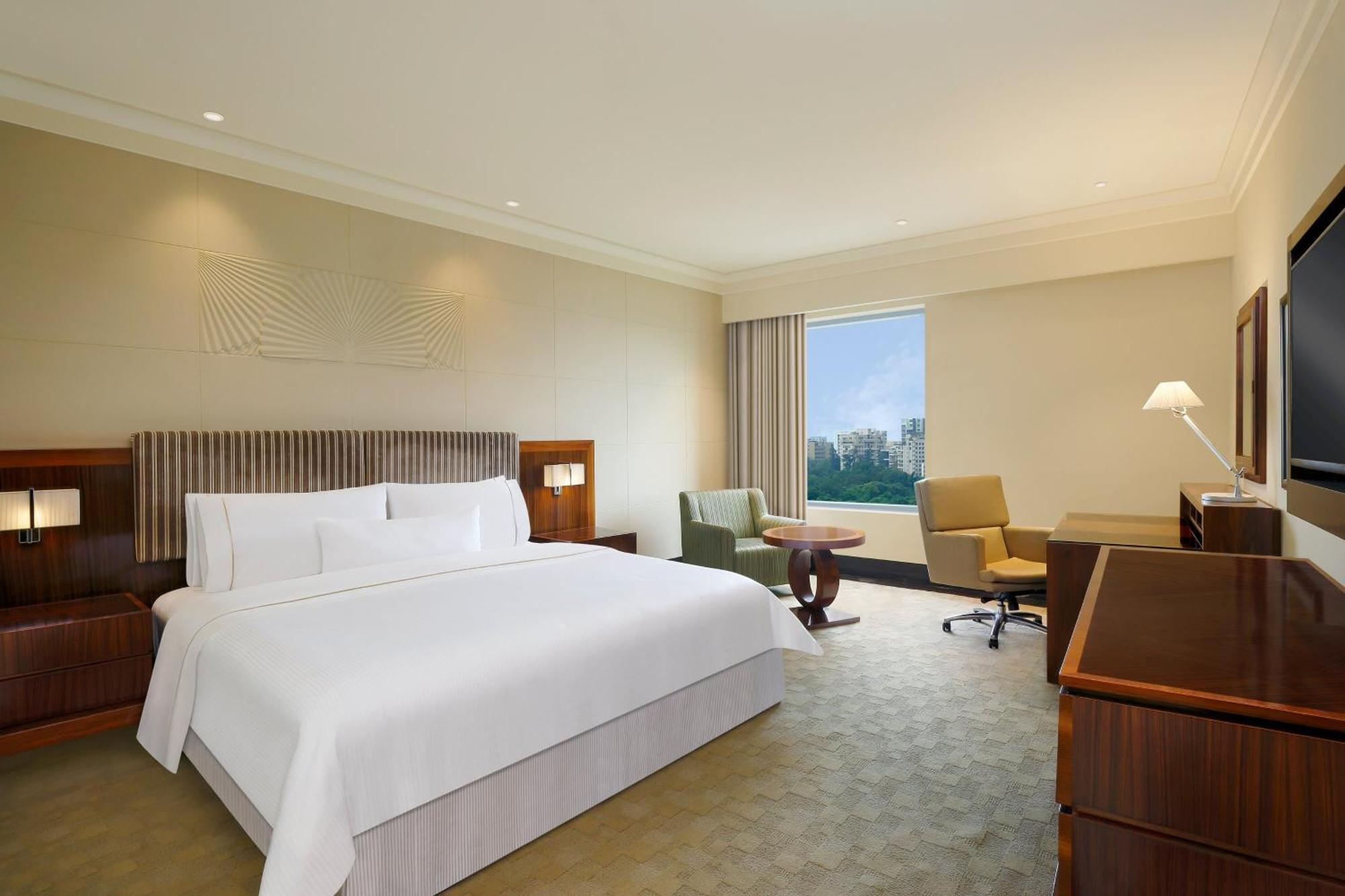 1 King Bed Executive Lounge Access Westin Suite Enjoy 11 on beverages during Golden Hours 4-8PM Mon-Sat