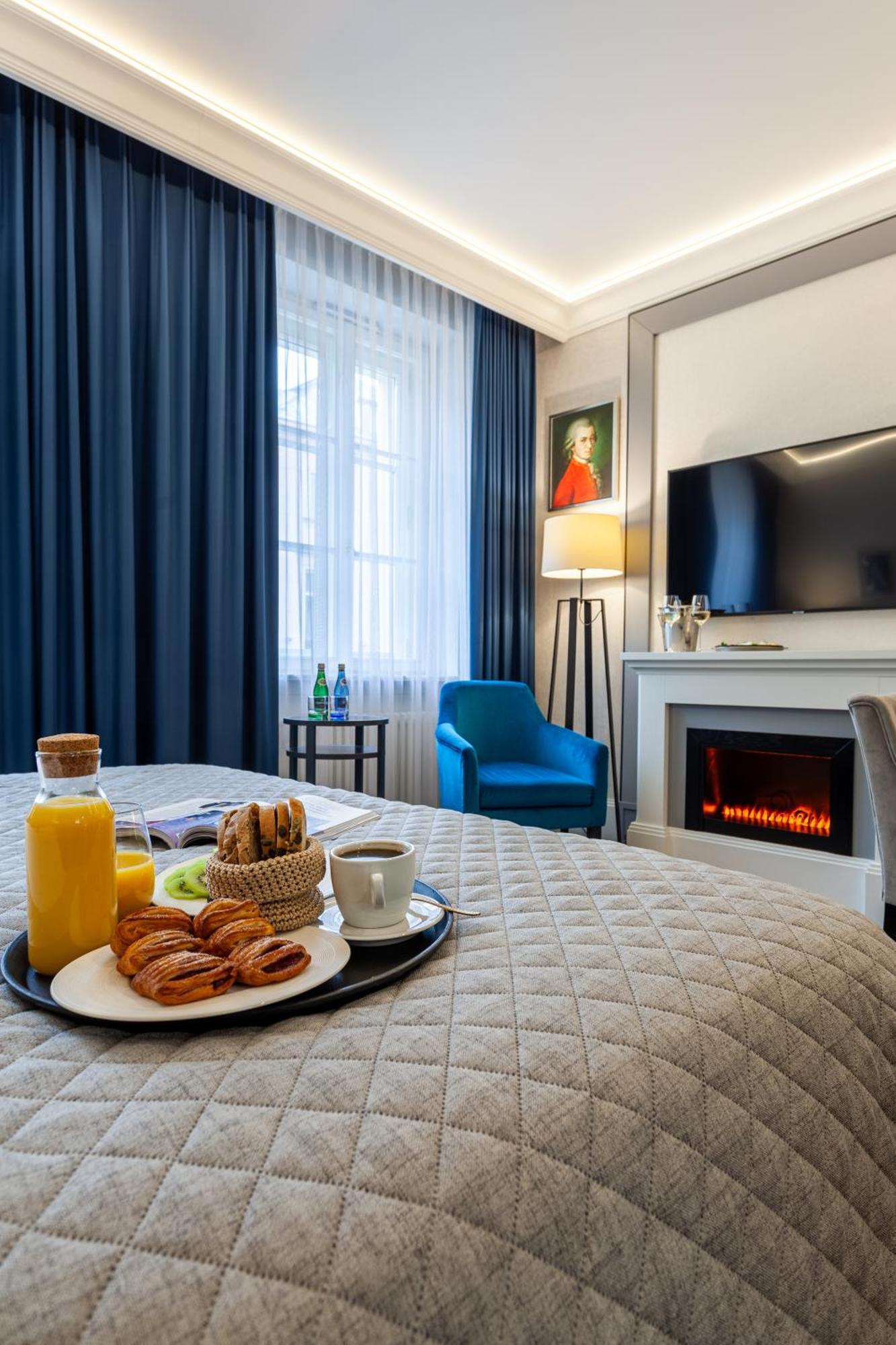 Large Double or Twin Room