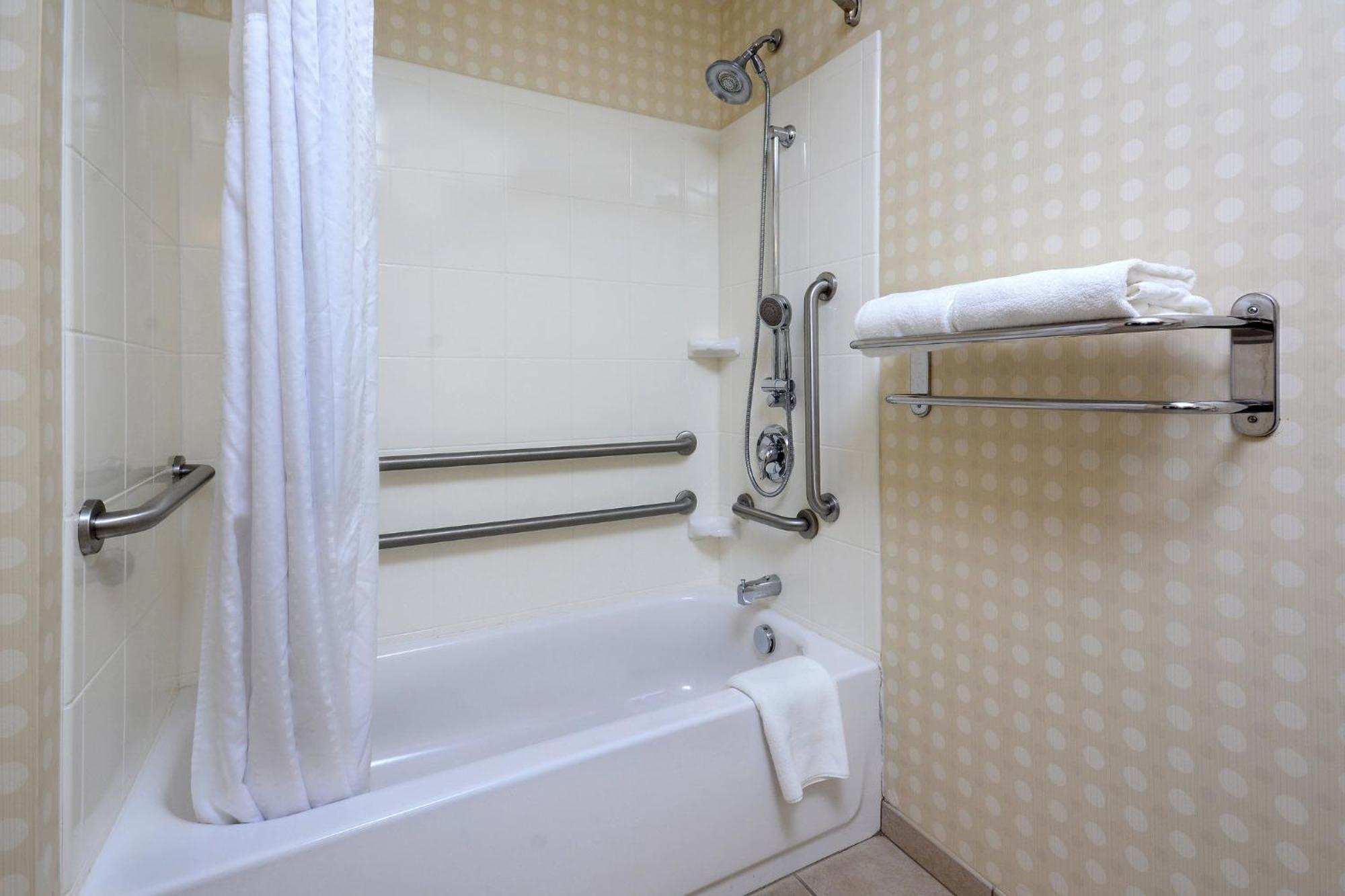 Standard King Room Mobility Accessible Tub