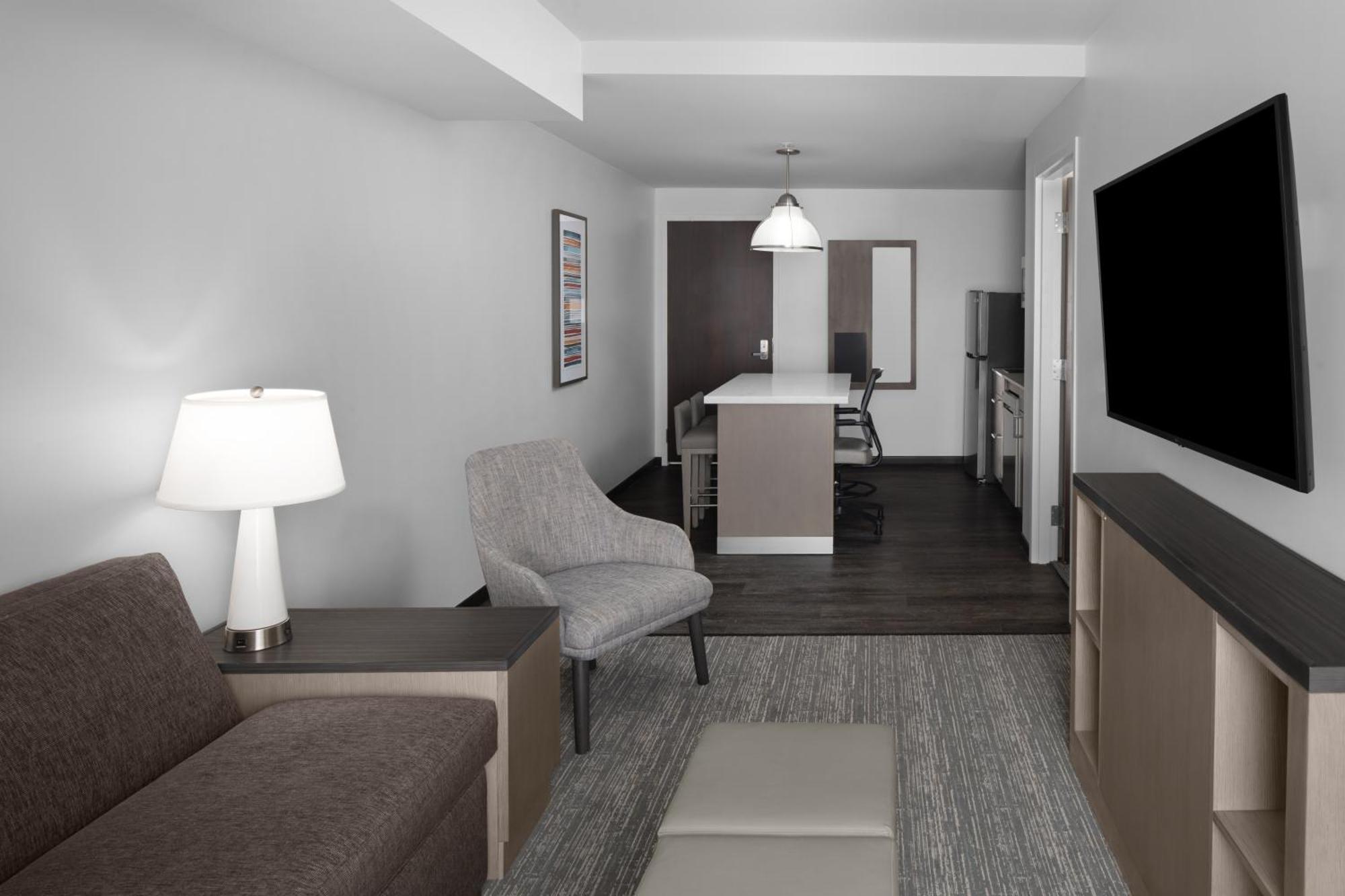 One Bedroom Kitchen Suite with Two Queen Beds and Sofa Bed