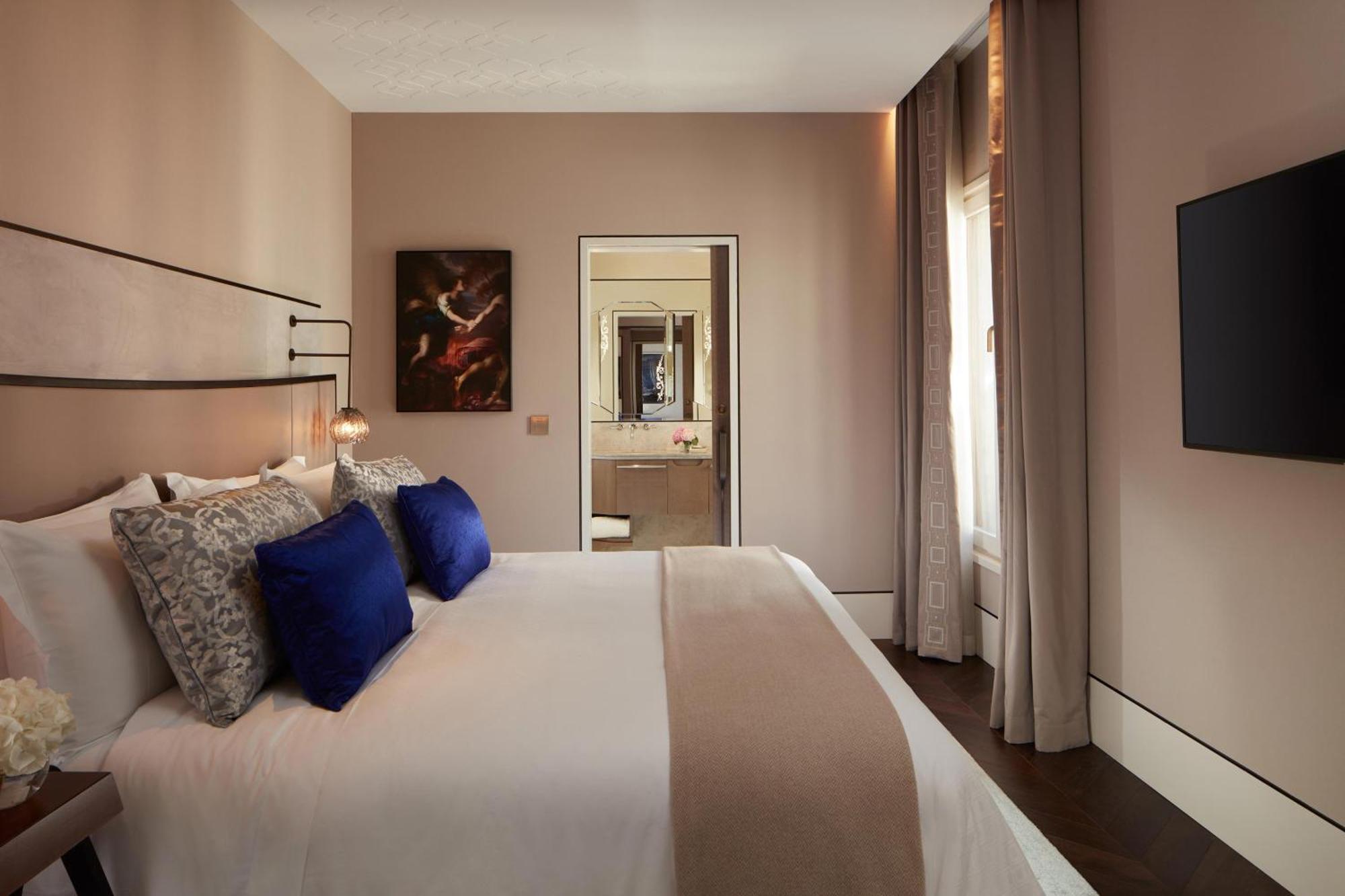 Suite mit 1 Schlafzimmer mit Kingsize-Bett und Stadtblick
