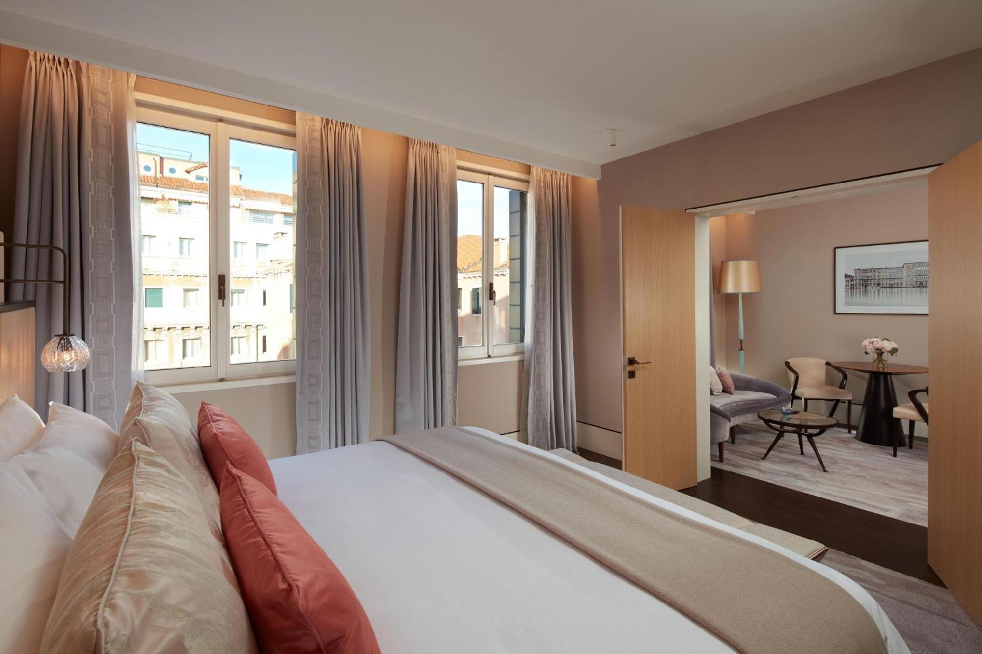One-Bedroom Venetian King Suite City View