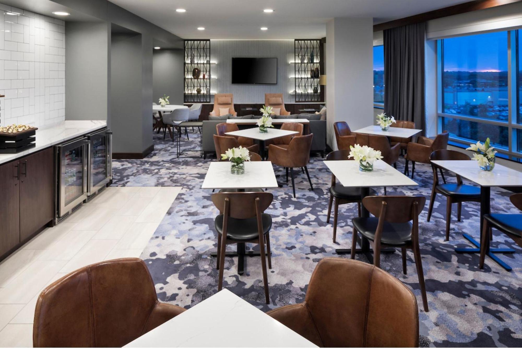 Club Club lounge access Guest room 1 King