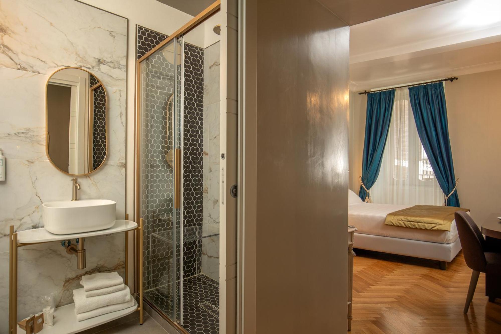 Double or Twin Room Annex Building Via del Corso 75