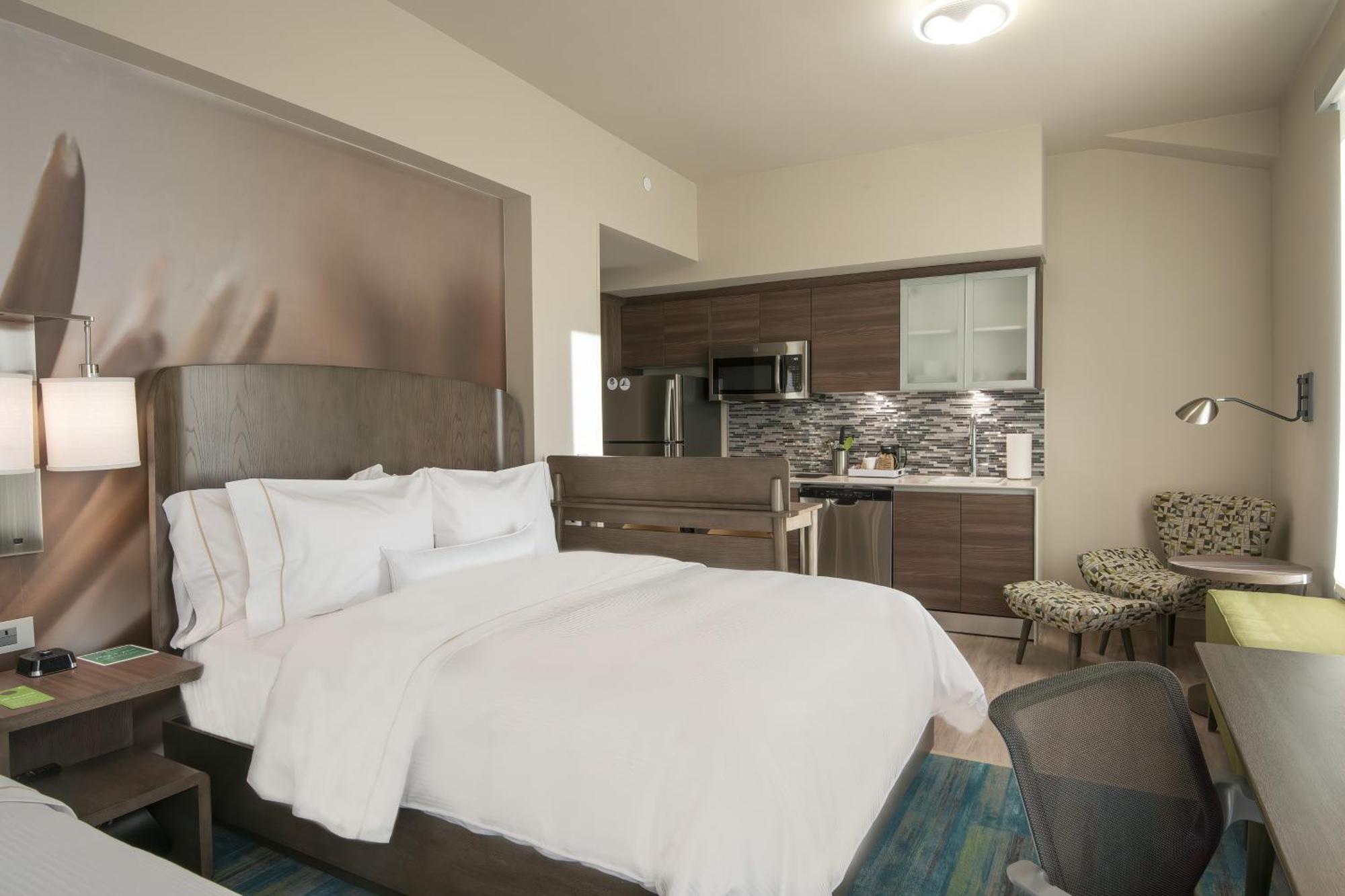 Queen Studio Two Queen Beds