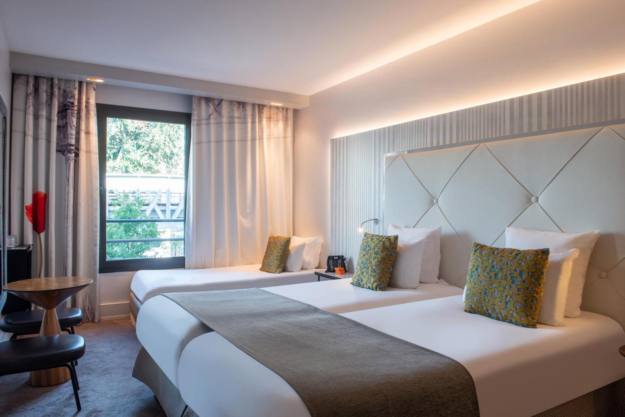 Privilege Triple Room courtyard or street view
