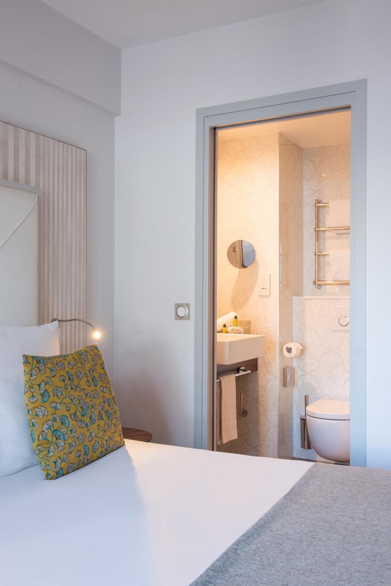 Double or Twin Room courtyard view or street view