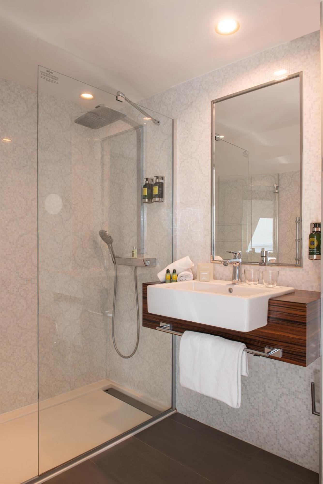 Double Room Eiffel Tower View – 3rd 4th floor