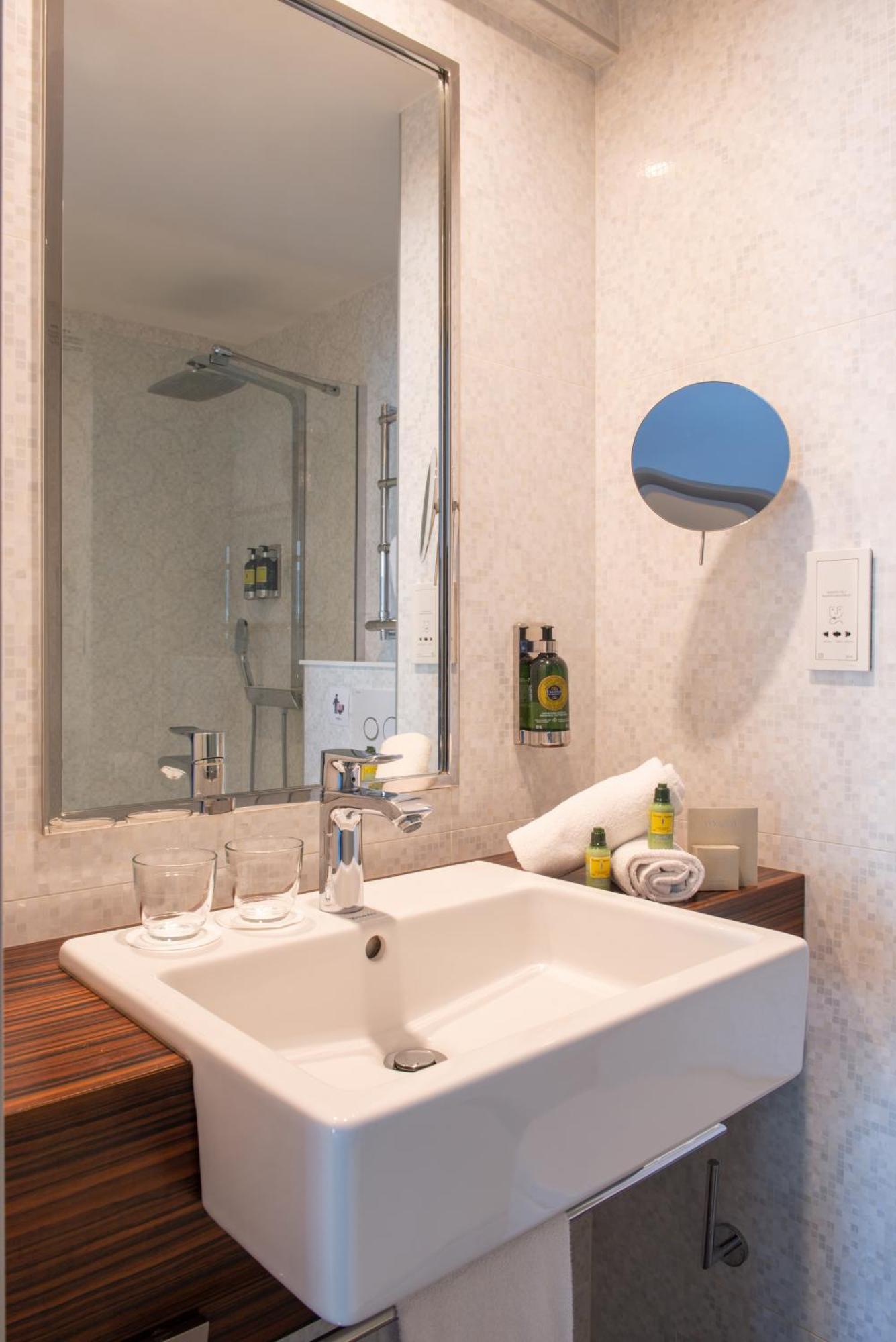 Double or Twin Room courtyard view or street view