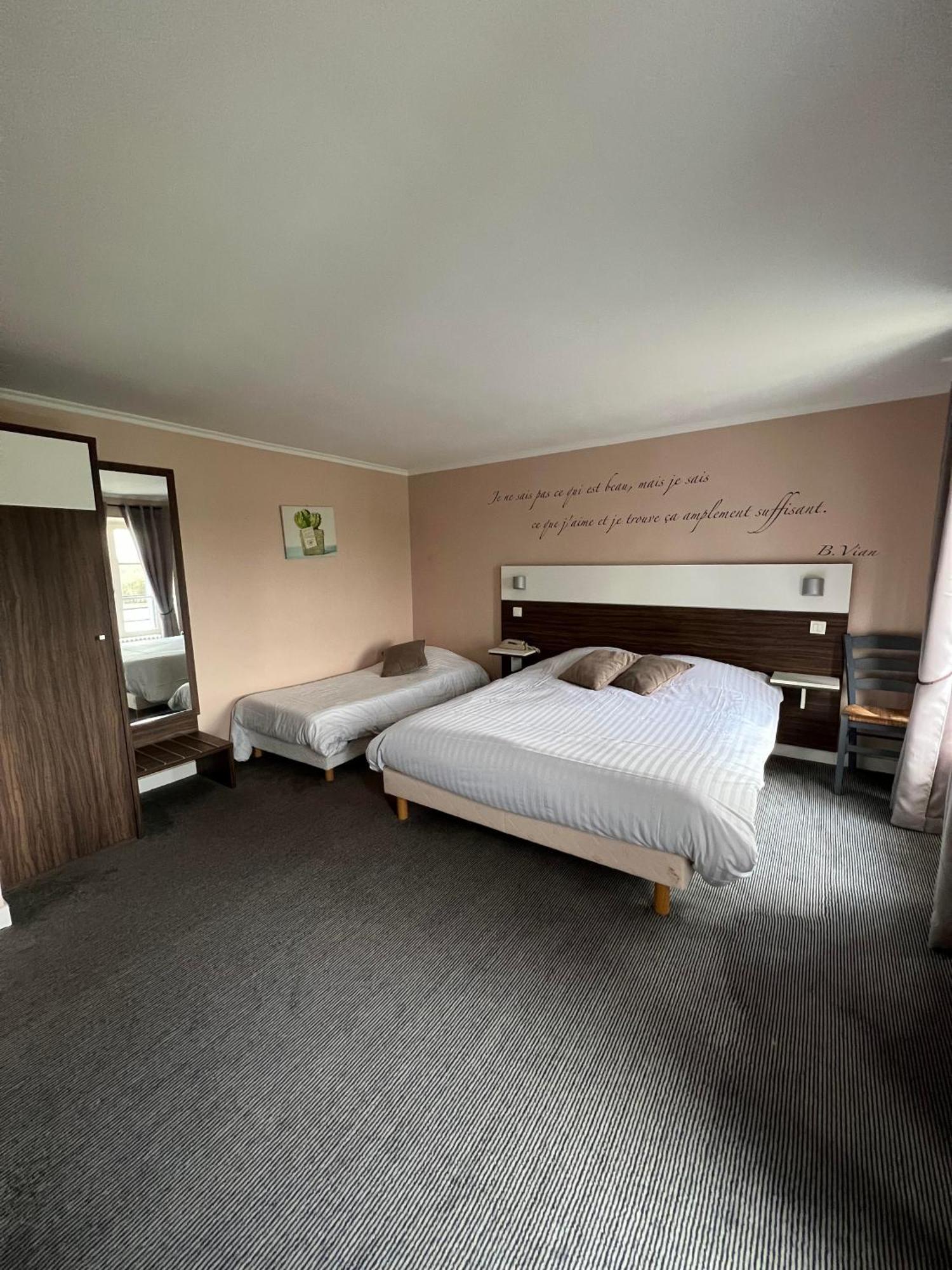 Chambre Triple avec Salle de Bains