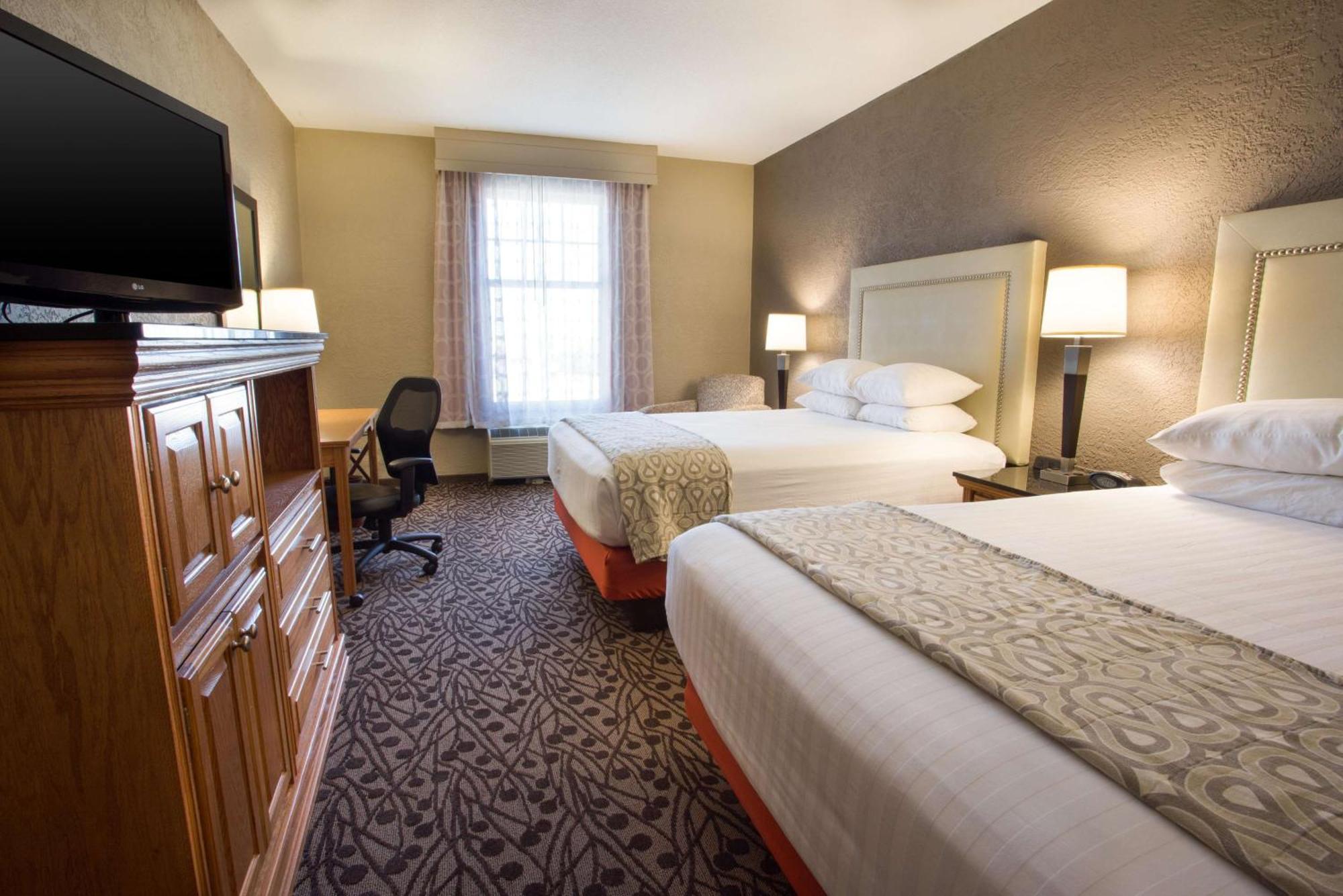 Deluxe Queen Room Two Queen Beds Accessible Tub