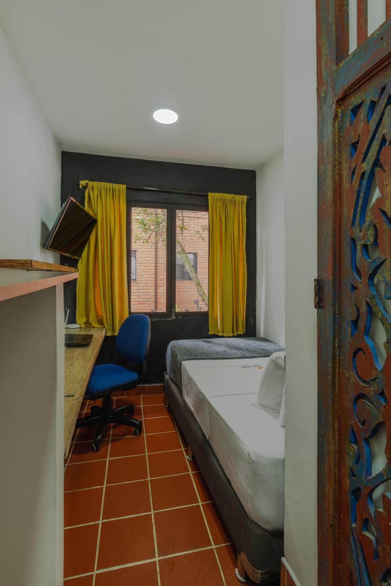 Standard Single Room Shower