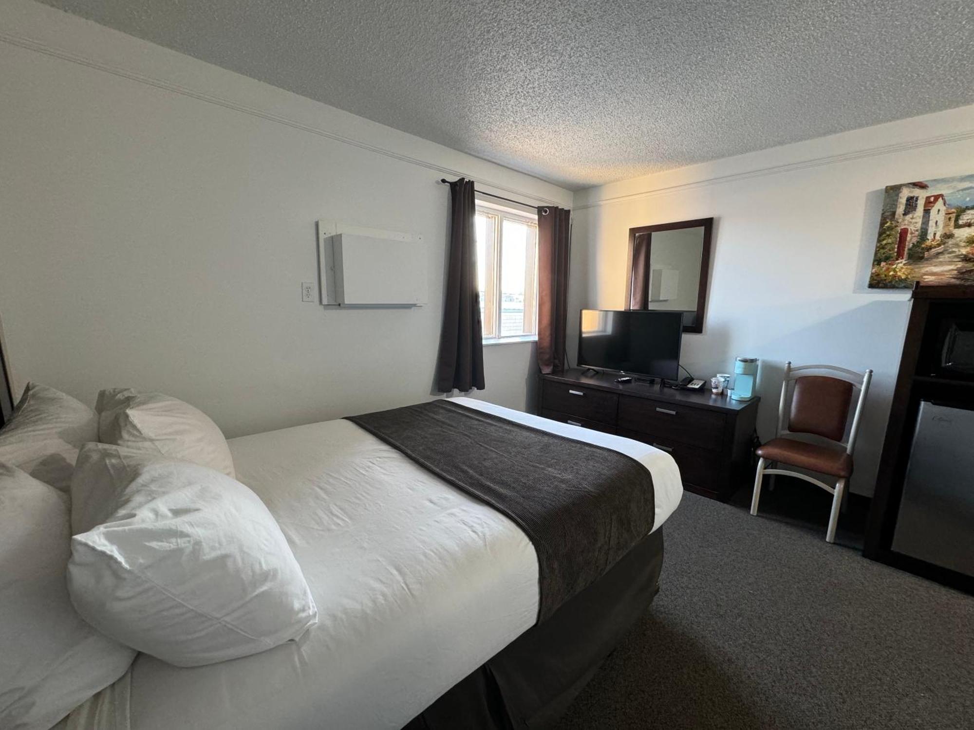 Double Room with Private Bathroom - Non Smoking